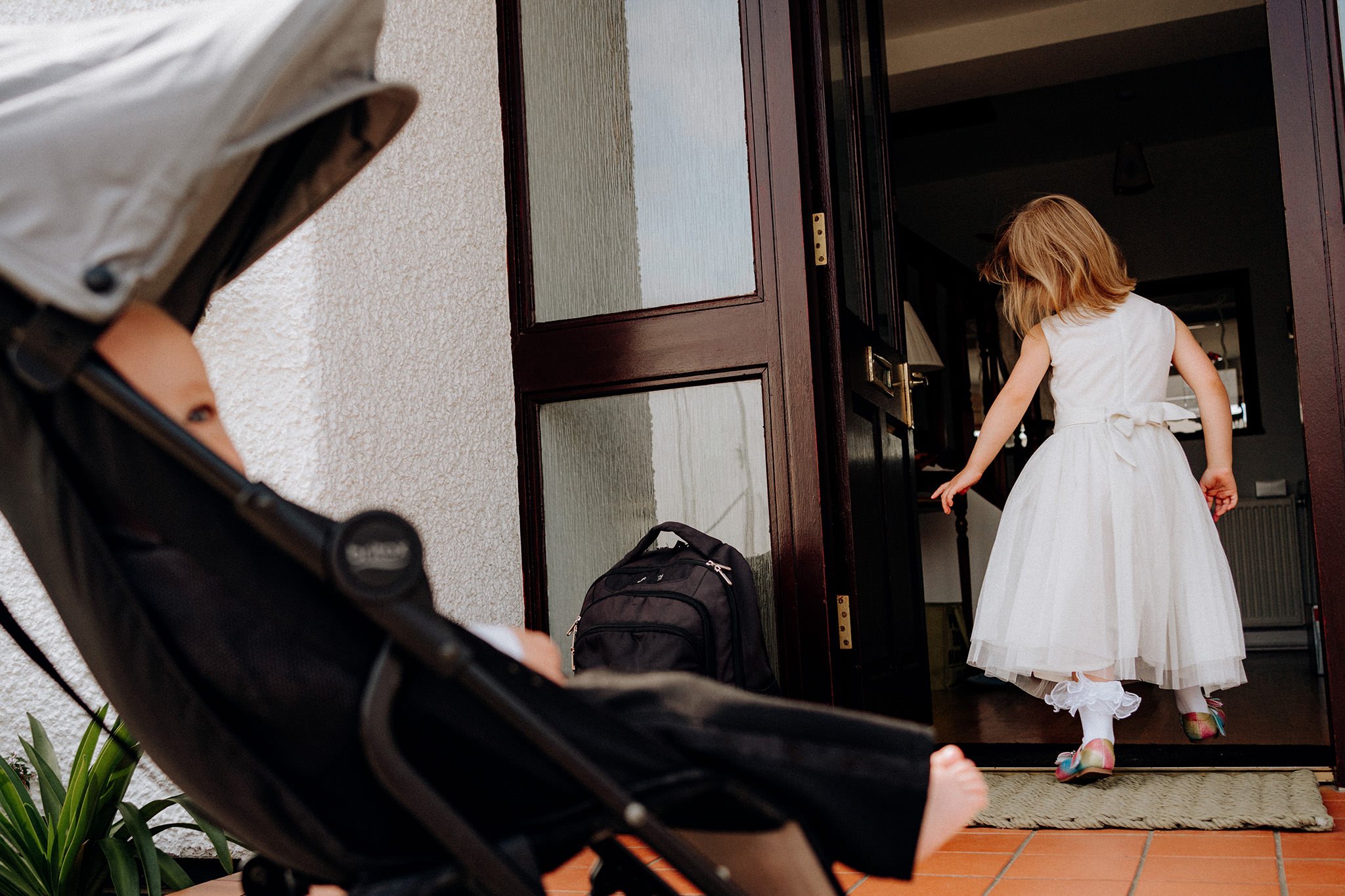 young guests ready to go to the wedding