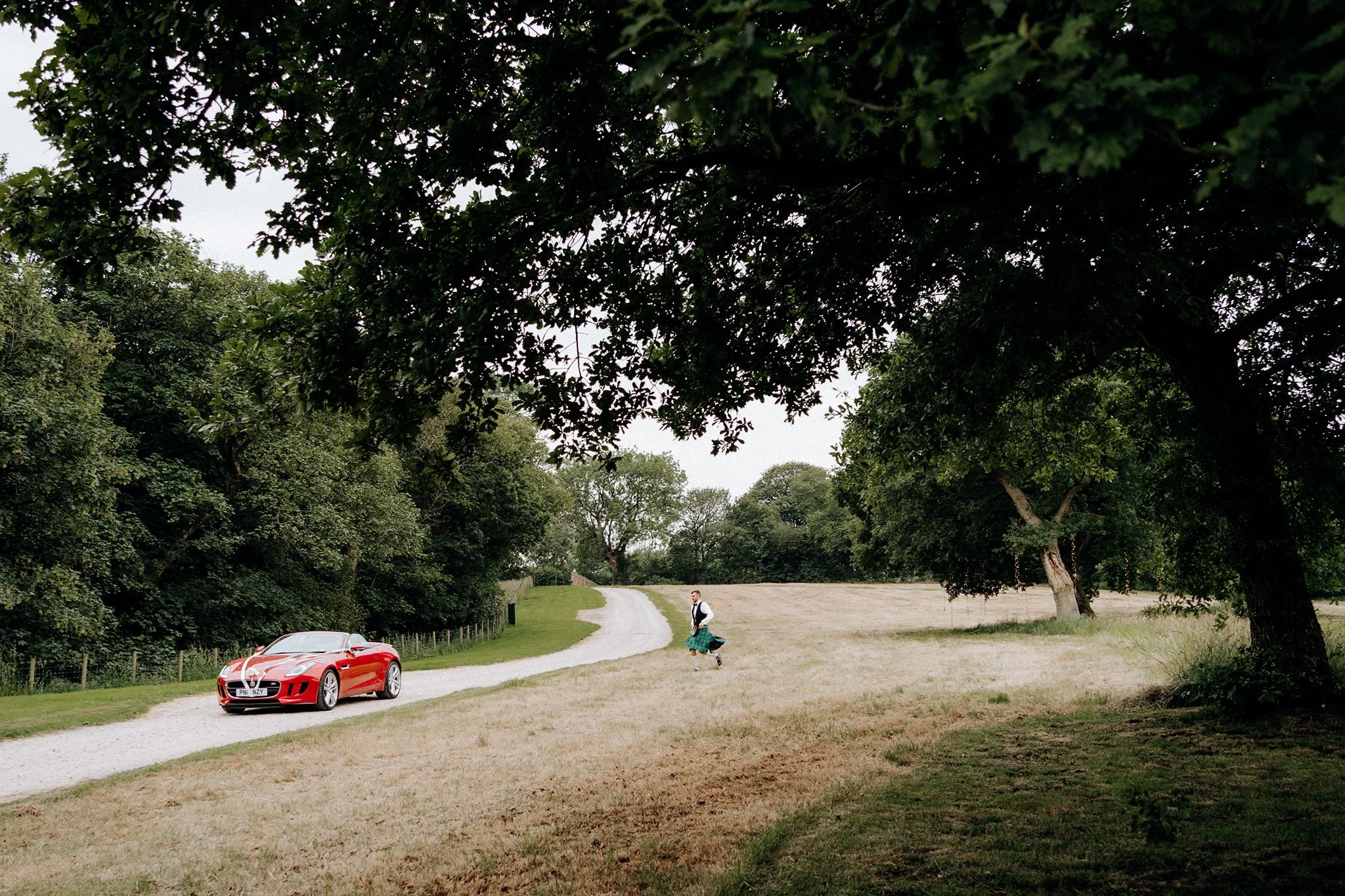 running out to speak to bride before the ceremony