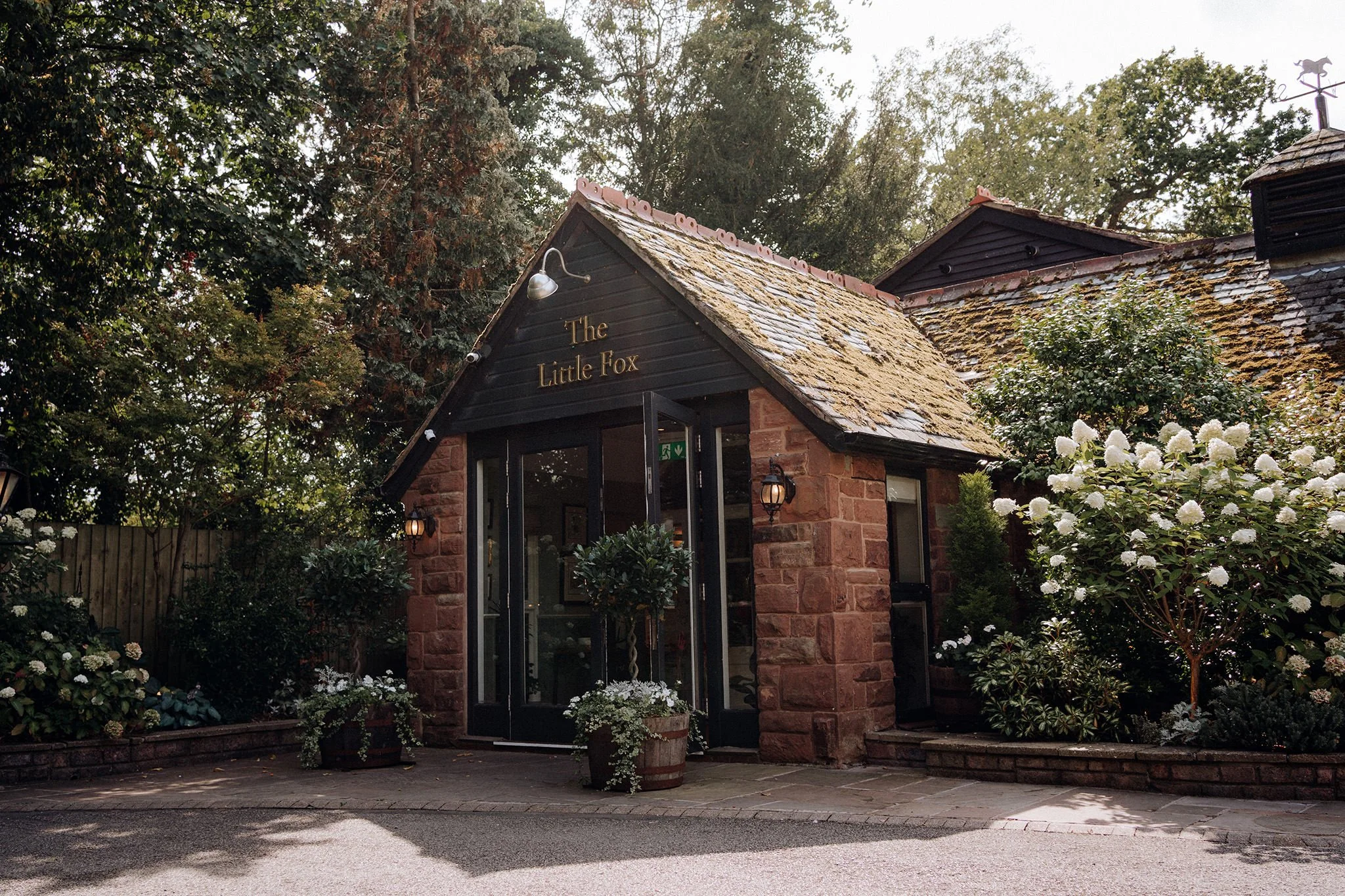 wedding reception at the little fox, thornton hough