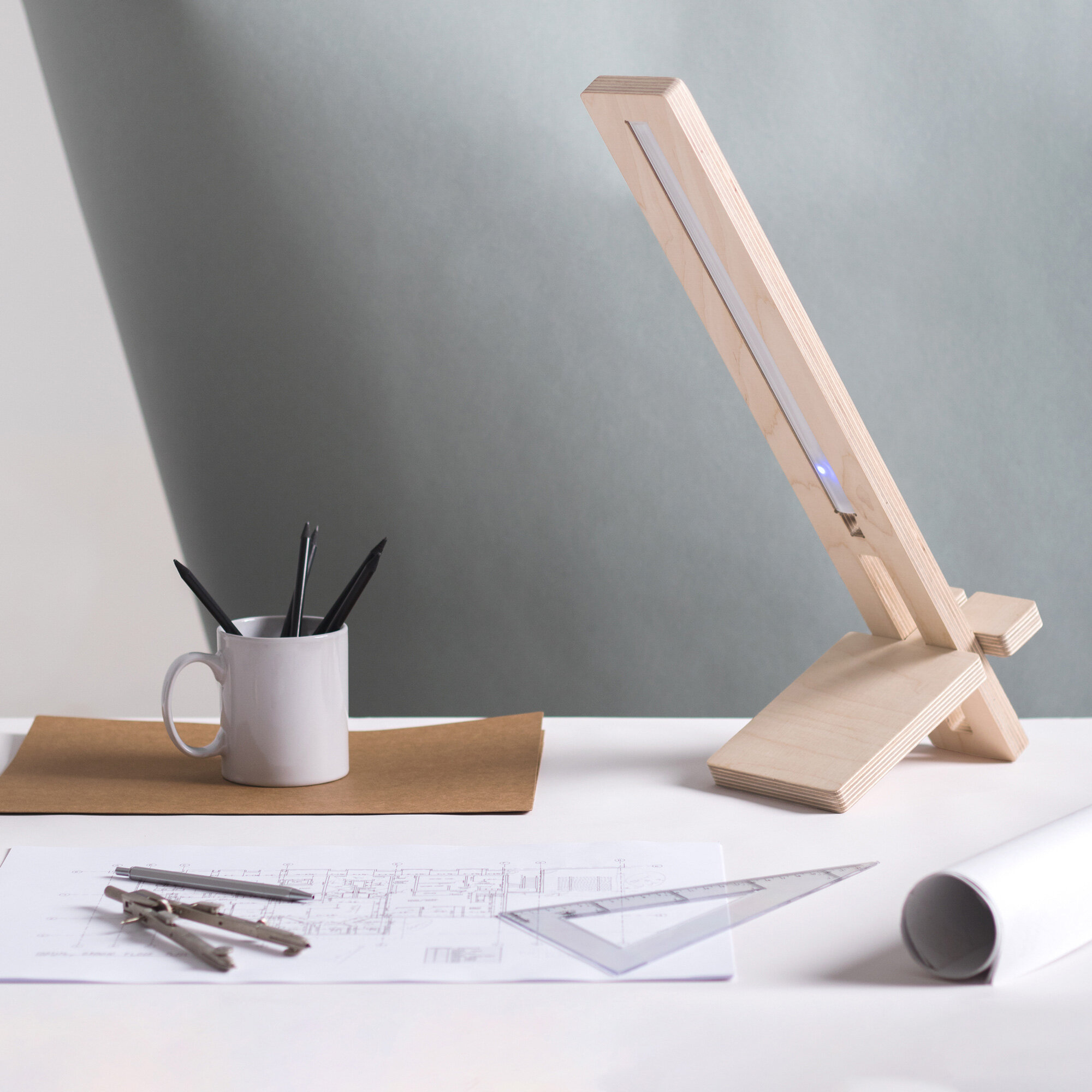 DELAMP: Dimmable LED table lamp with integrated motion sensor.