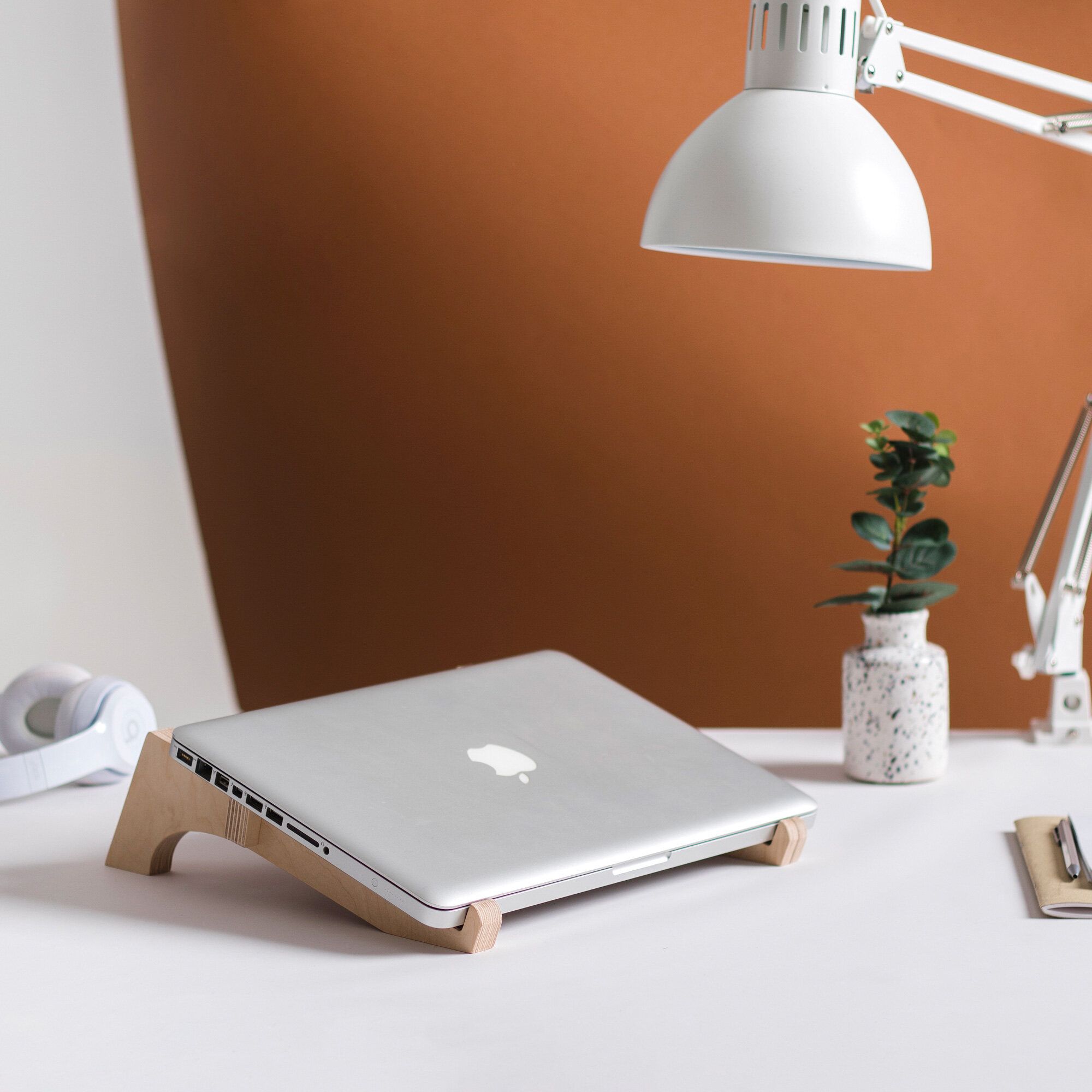 Detachable and lightweight laptop stand, promotes comfortable posture and ventilation