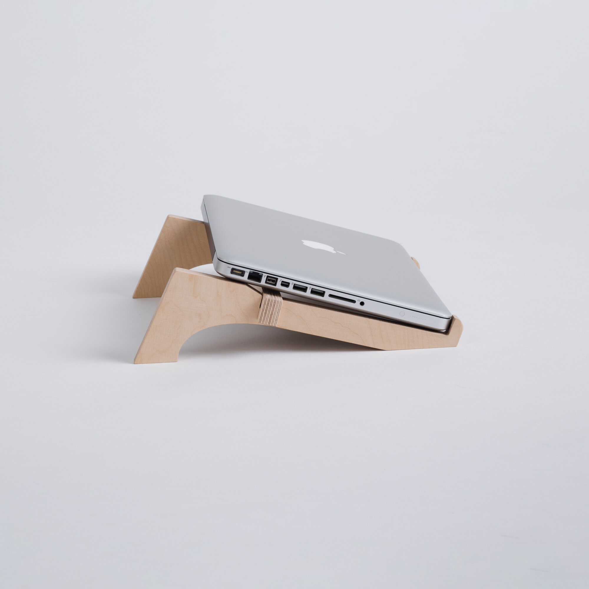 Detachable and lightweight laptop stand, promotes comfortable posture and ventilation