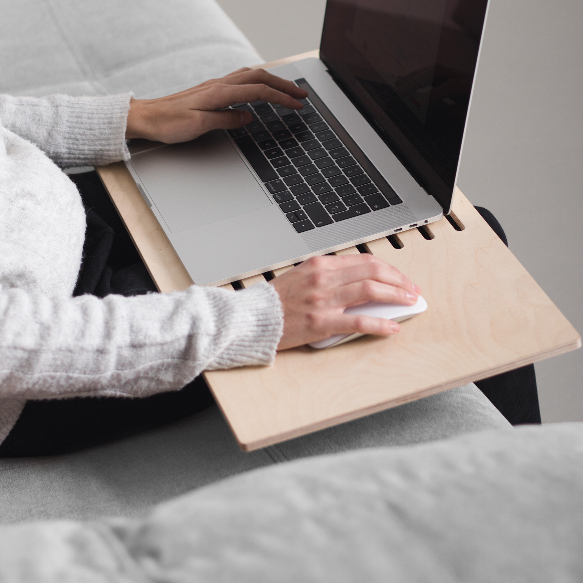 DELAPTOP és un suport per a ordinadors portàtils