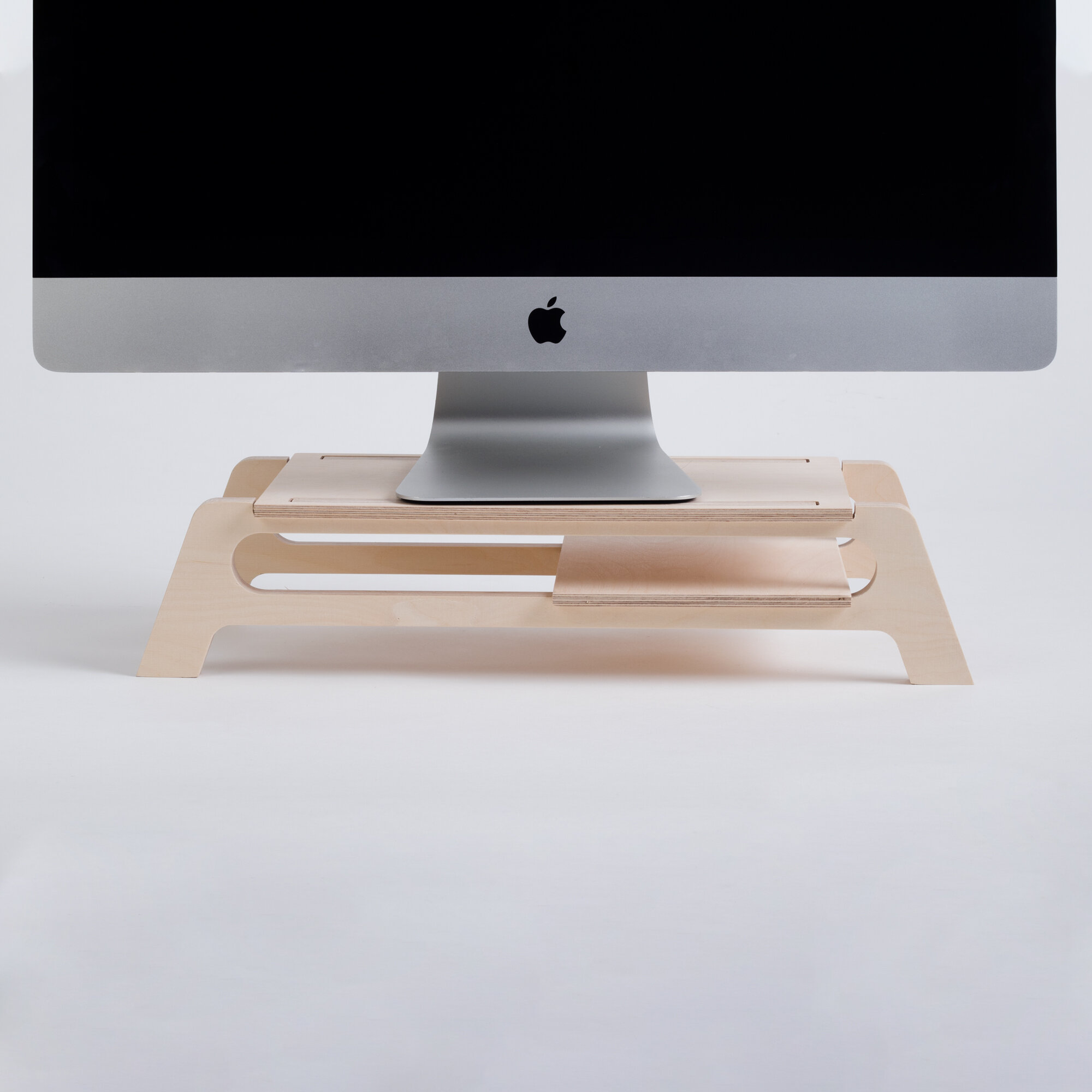 DEBRIDGE: Elevator support, stores keyboard and computer accessories.
