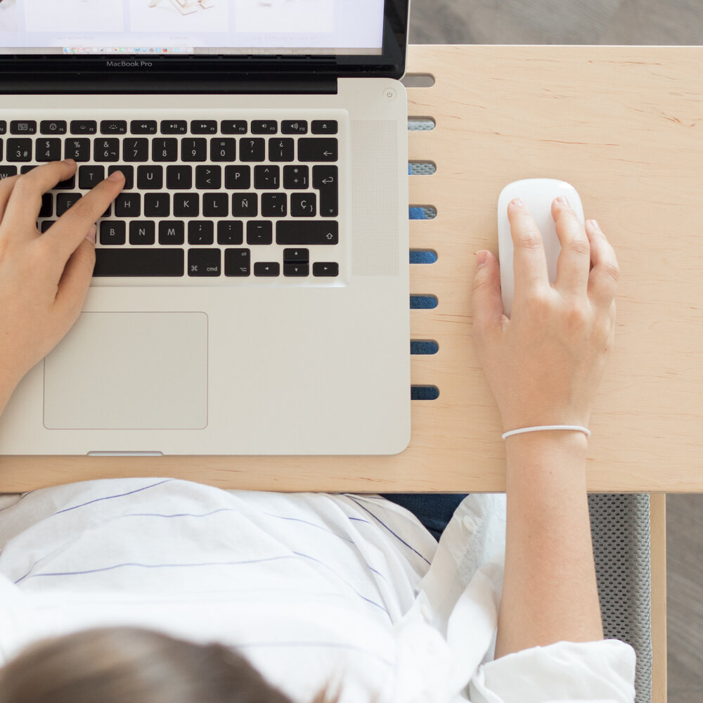 DELAPTOP és un suport per a ordinadors portàtils