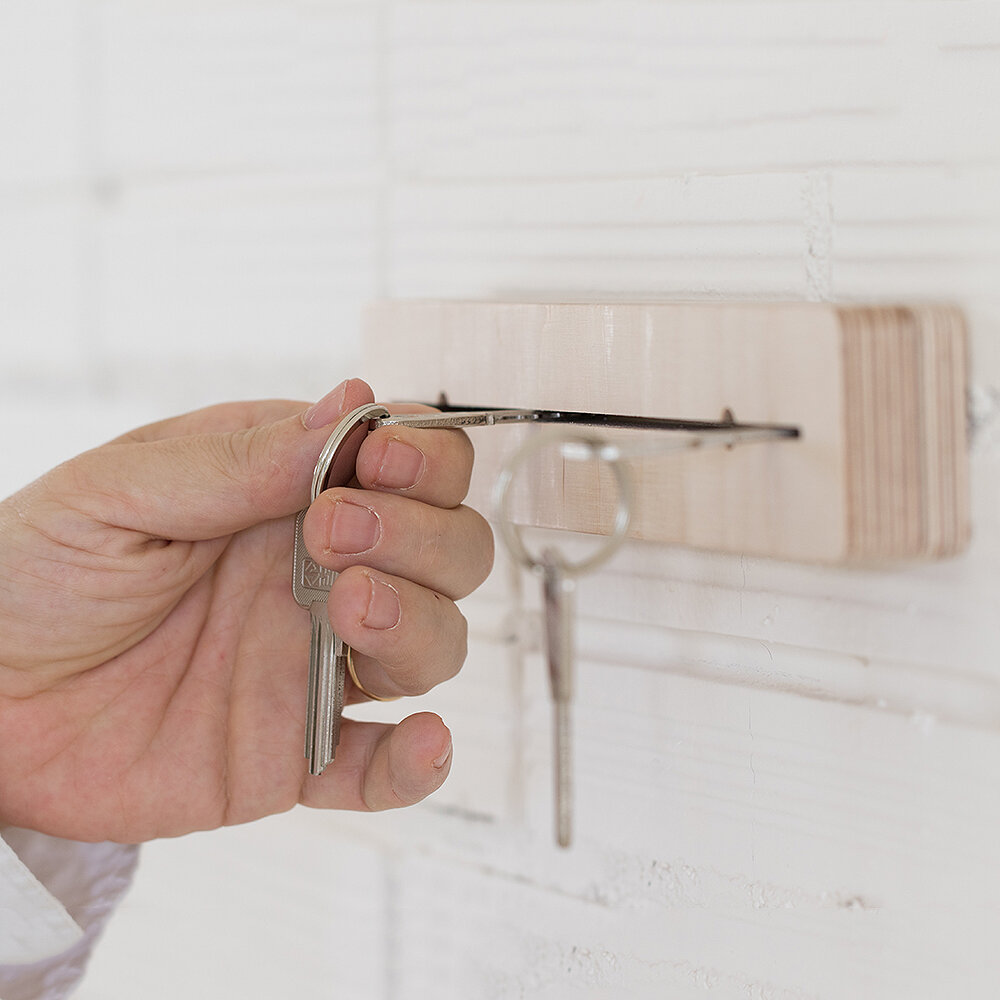 DELINE: Wall holder for keys, order and accessibility assured.