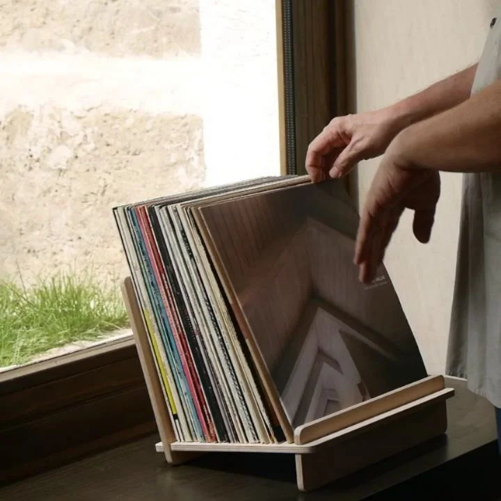 Qu&egrave; us agrada escoltar, els dies d'hivern? Si sou de tenir discos a m&agrave;, ja heu vist La Gatzara? 👀🎸