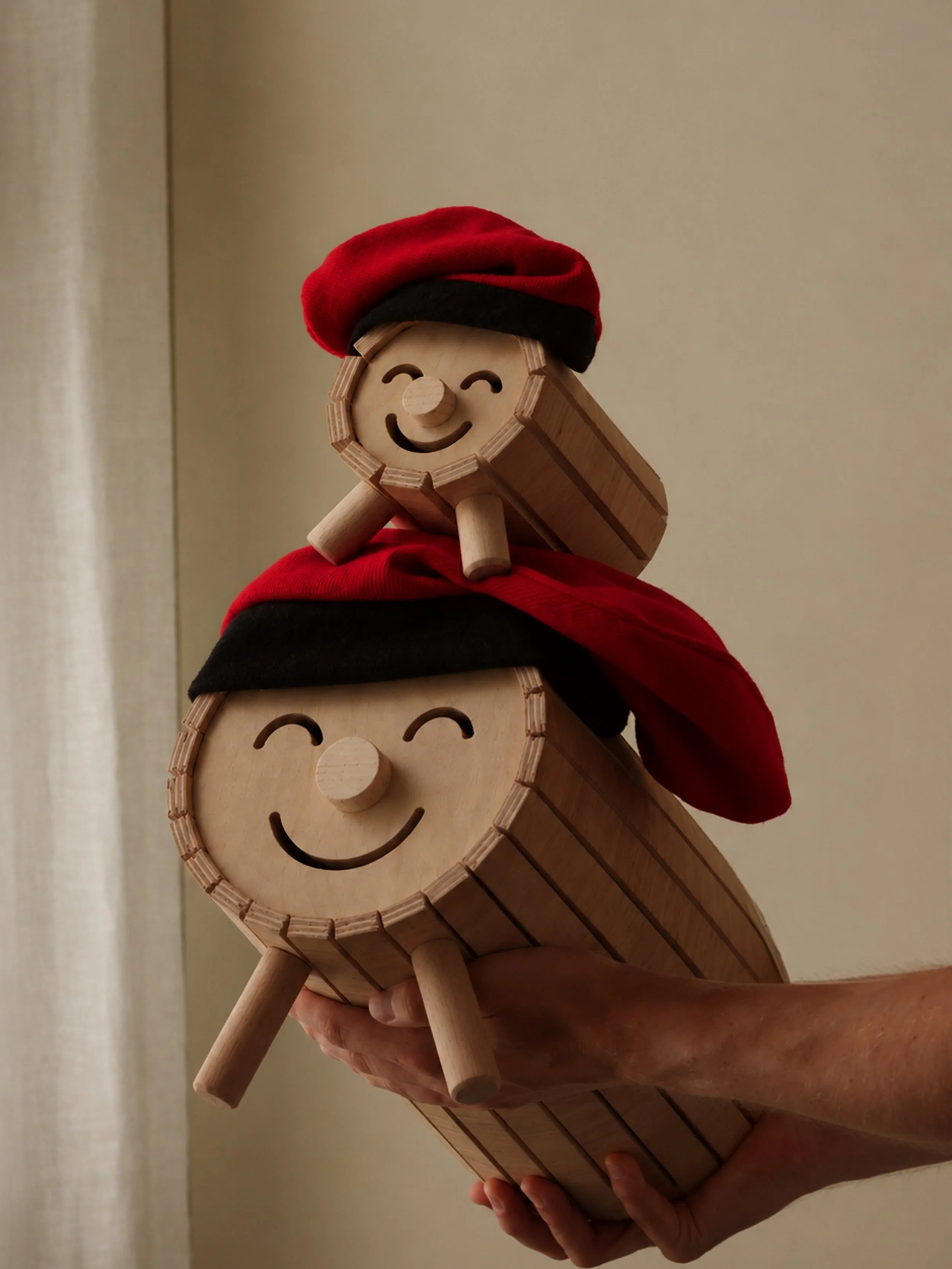 Ja comen&ccedil;a a arribar la fred i els tions ja tenen ganes de comen&ccedil;ar el viatge cap a casa dels m&eacute;s menuts! ❤️

A can Debosc ja els tenim a punt, grossos i petits, amb la barretina posada i la manta preparada per passar un altre Na