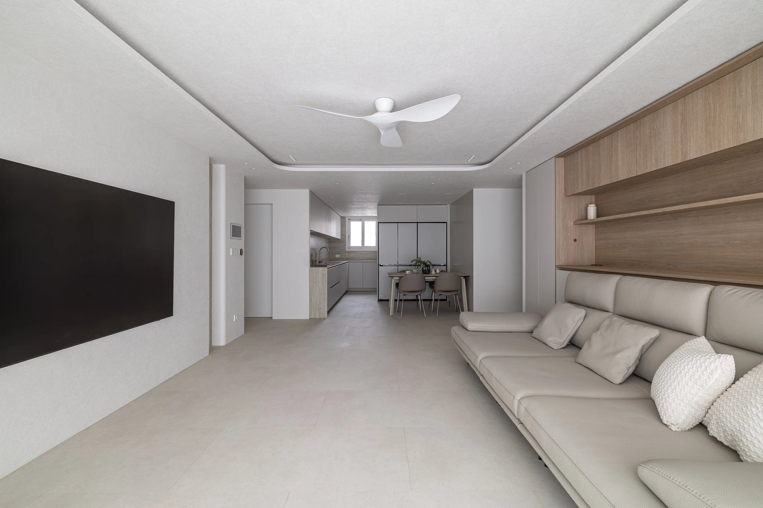 거실20_주방을 바라봄.jpg