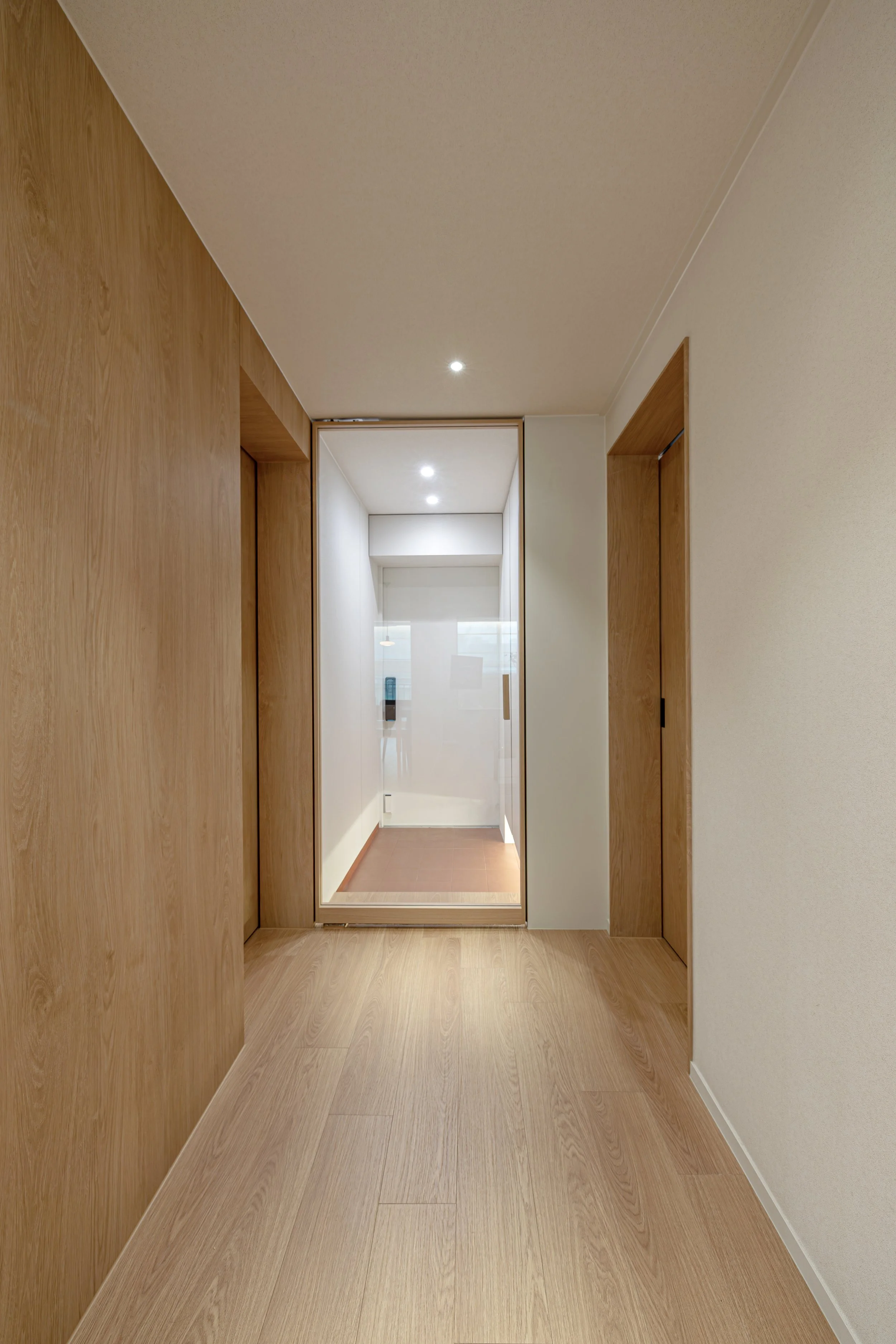 현관 중문 (닫힘).jpg