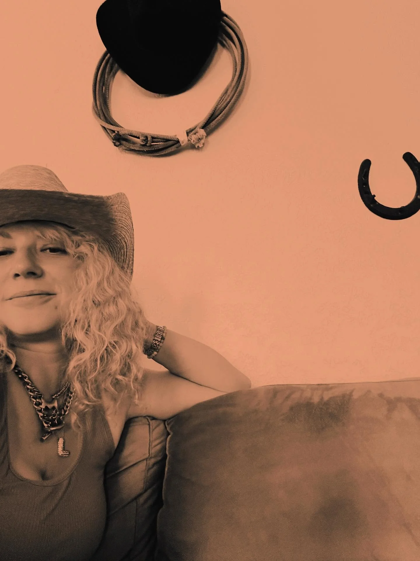 Almost home 🌘 
a much-needed unplugging with @samreecetv 
Epic art field trip with @marble_speak and @taosabstractartistcollective @tryst.la @torranceartmuseum 
And a long, meandering solo adventure back to the land of enchantment. See you soon, Ta