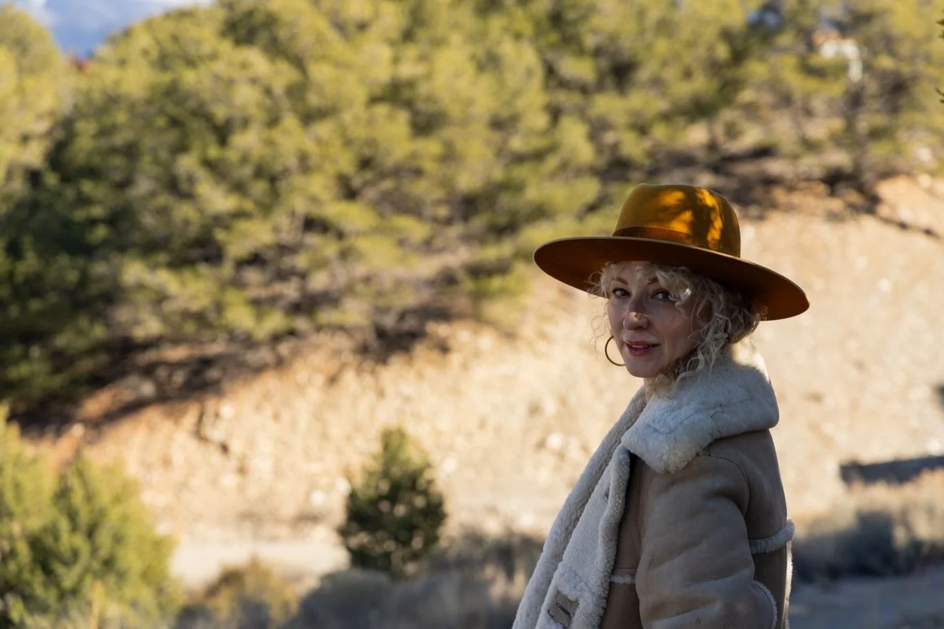 Thank you @taos_of_blues for shooting these wonderful new photos out on the Mesa✨I am usually so busy organizing community projects that I forget to give my practice the same attention. #workinprogress

For new folks following along, here is some inf