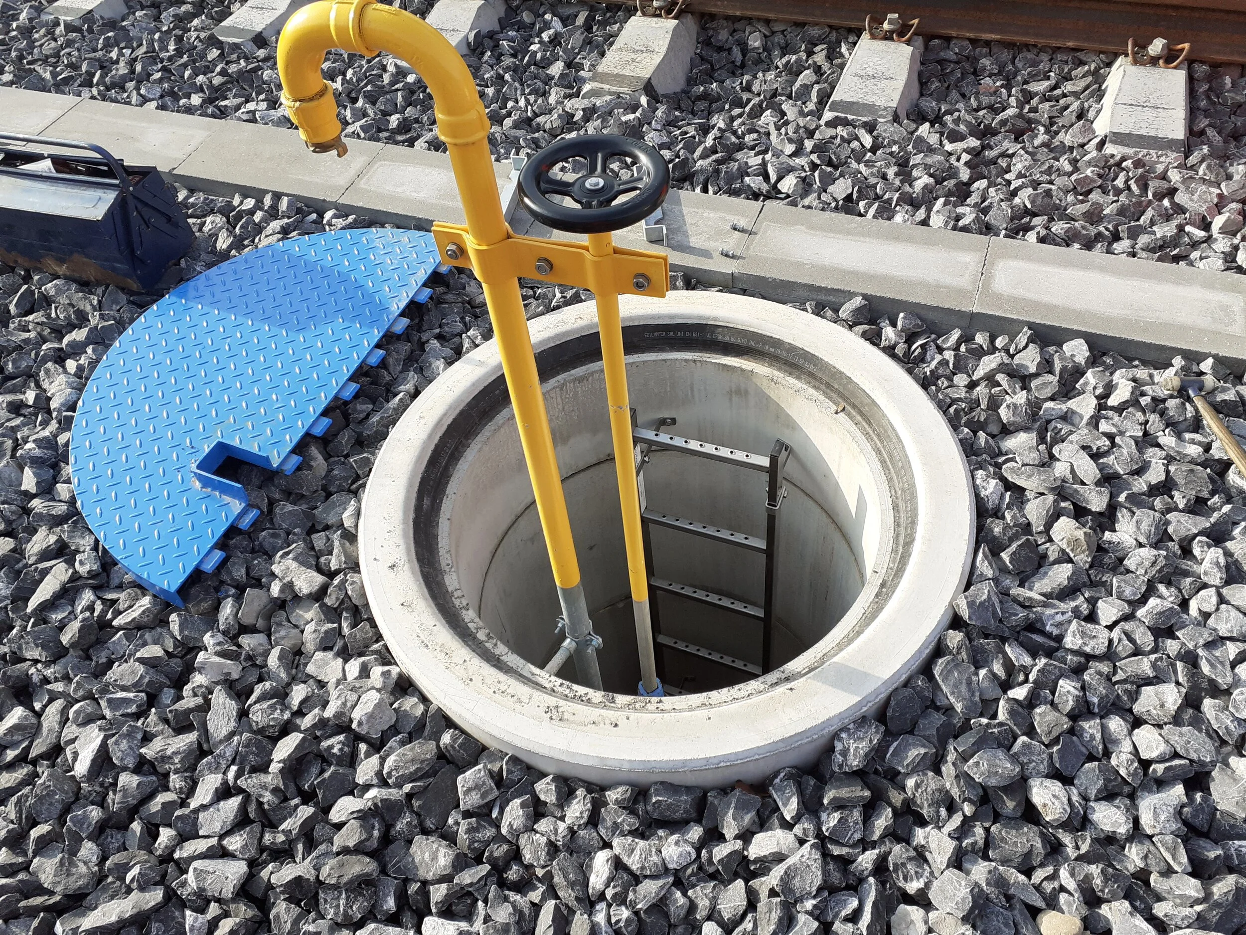 Spezial-Schachtdeckel und Schachtleiter