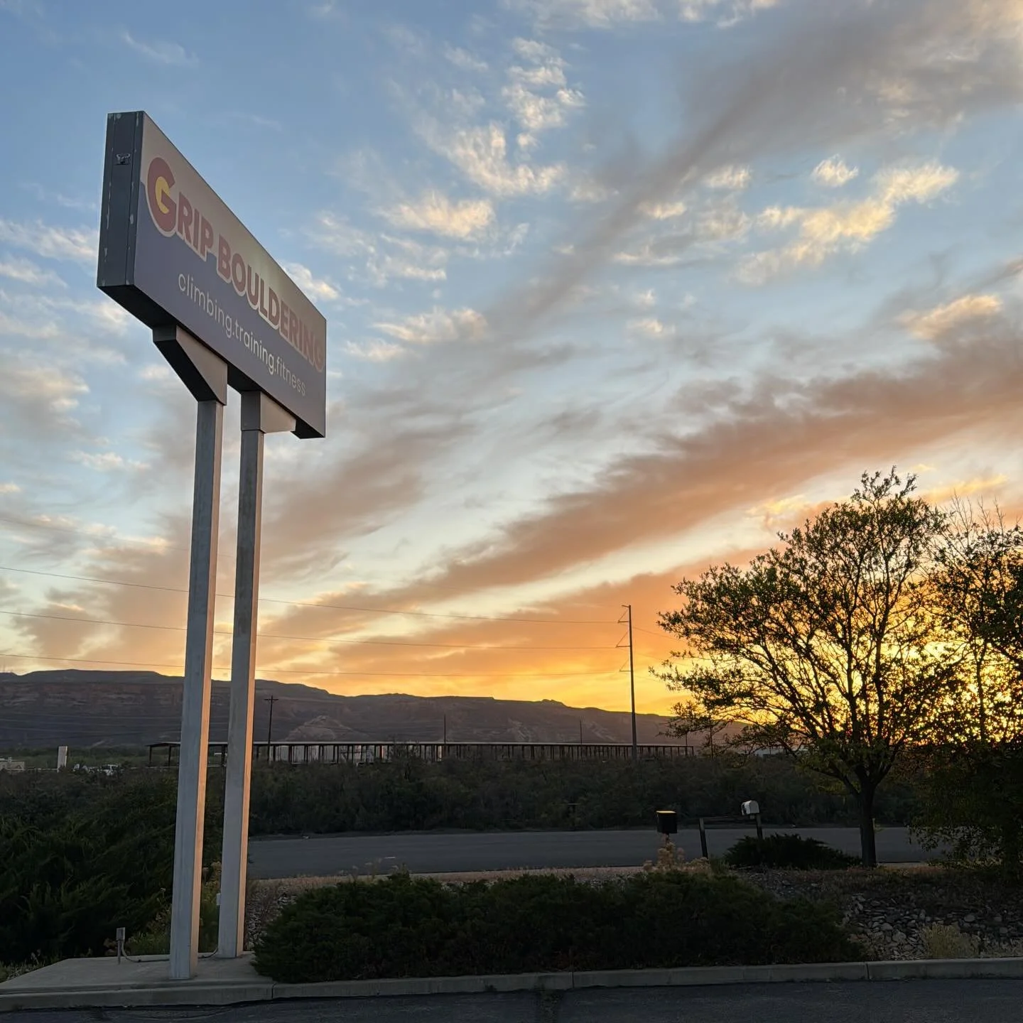 As the sunsets 🌅 &mdash; we just wanted to say happy 🌍 Day everyone! We hope you had a great Wednesday 🤩