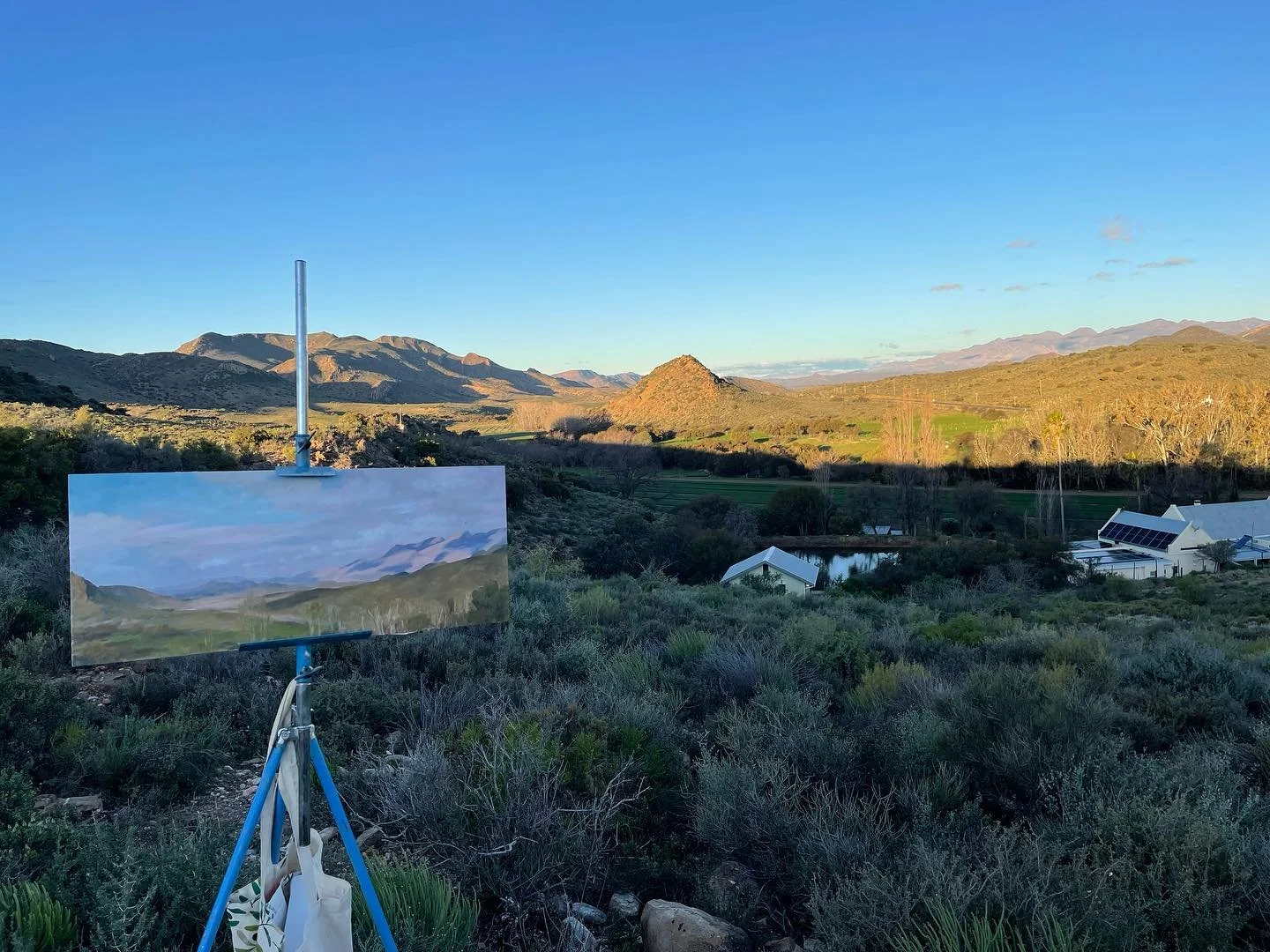 I am back in Prince Albert on a painting roadtrip with my wonderful Italian artist friend @gmadonno_art and I am remembering my last visit here with @salon104.art - the opposite time of the year - freezing cold winter! We stayed at the beautiful Aswa