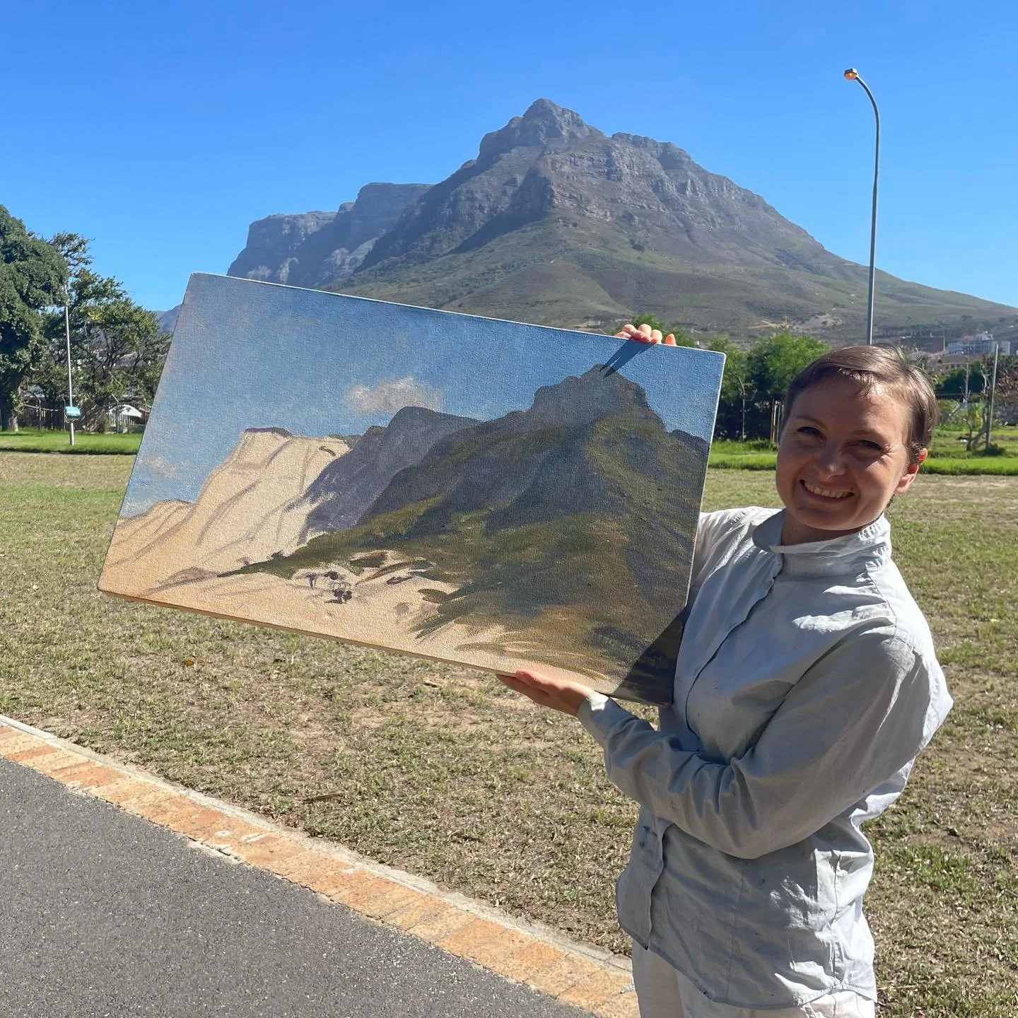 Today was Day Number (I&rsquo;m not sure) on this painting of Devil&rsquo;s Peak. I started it probably 2 years ago or more with @theo_vandmerwe_art (such good memories!) and returned today with @blogglaurence to finally &ldquo;cover the canvas&rdquo