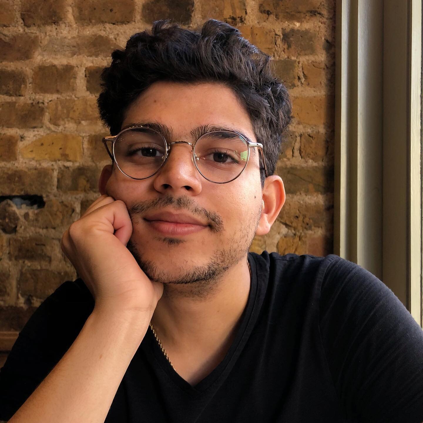Someone was literally less than 3 feet away from me in the table over when this photo was taken 🤮 circa early 2020!

📸: @morgansophiaparker 🥰(That&rsquo;s literally my face in the picture)