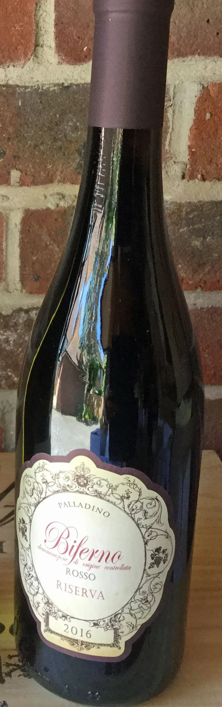 Red wine in Worthing — Grapes of Worthing