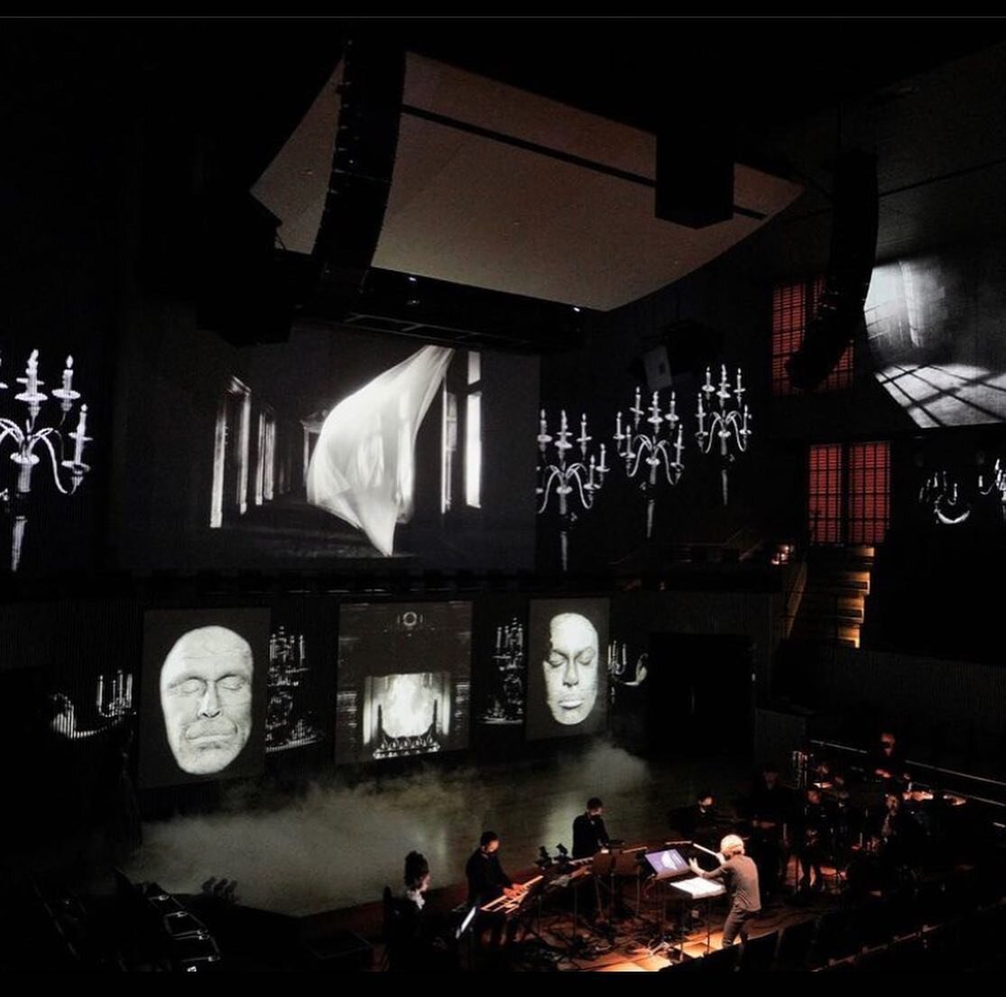There are still 2 more performances of The @opera_parallele production of La Belle et la
B&ecirc;te (Beauty and the Beast) by Philip Glass based on the film by Jean Cocteau @philipglassmusic @sfjazz tonight at 7:30 and tomorrow at 3:00pm!

#phillipgl