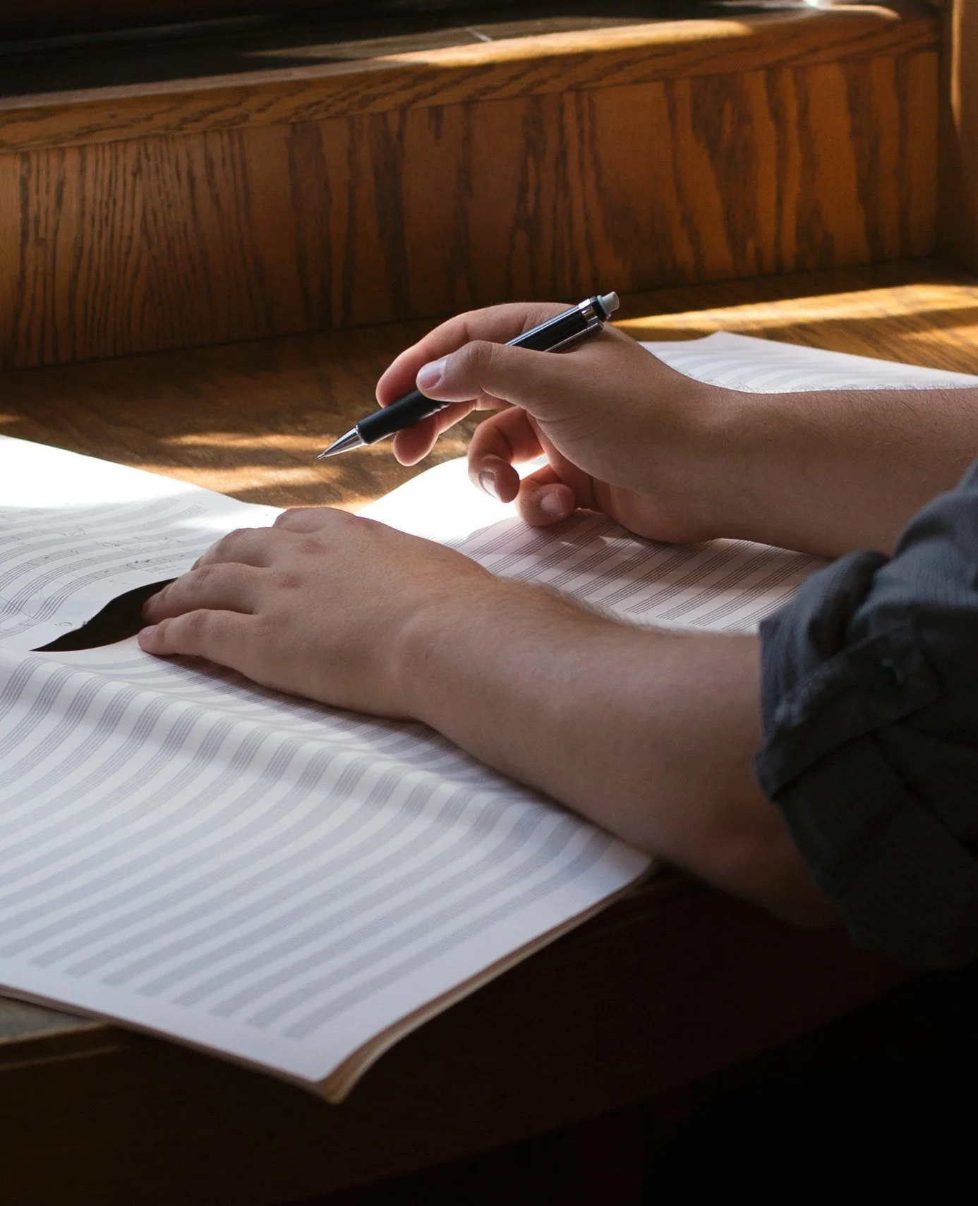 Stephen Lewis, composer, at the La Jolla Athanaeum; photo by Jen Bewerse