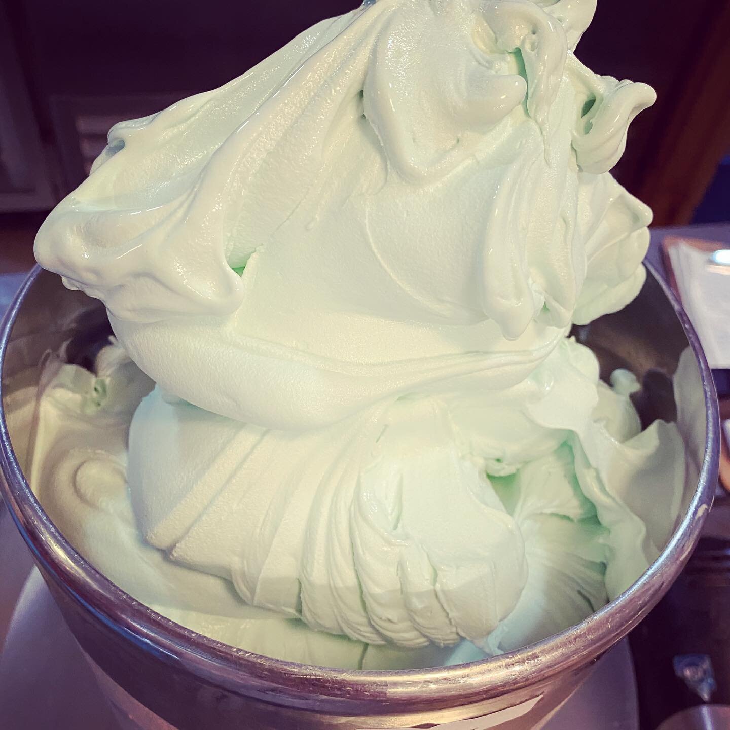 We love making peppermint gelato! Mint smell is very refreshing!