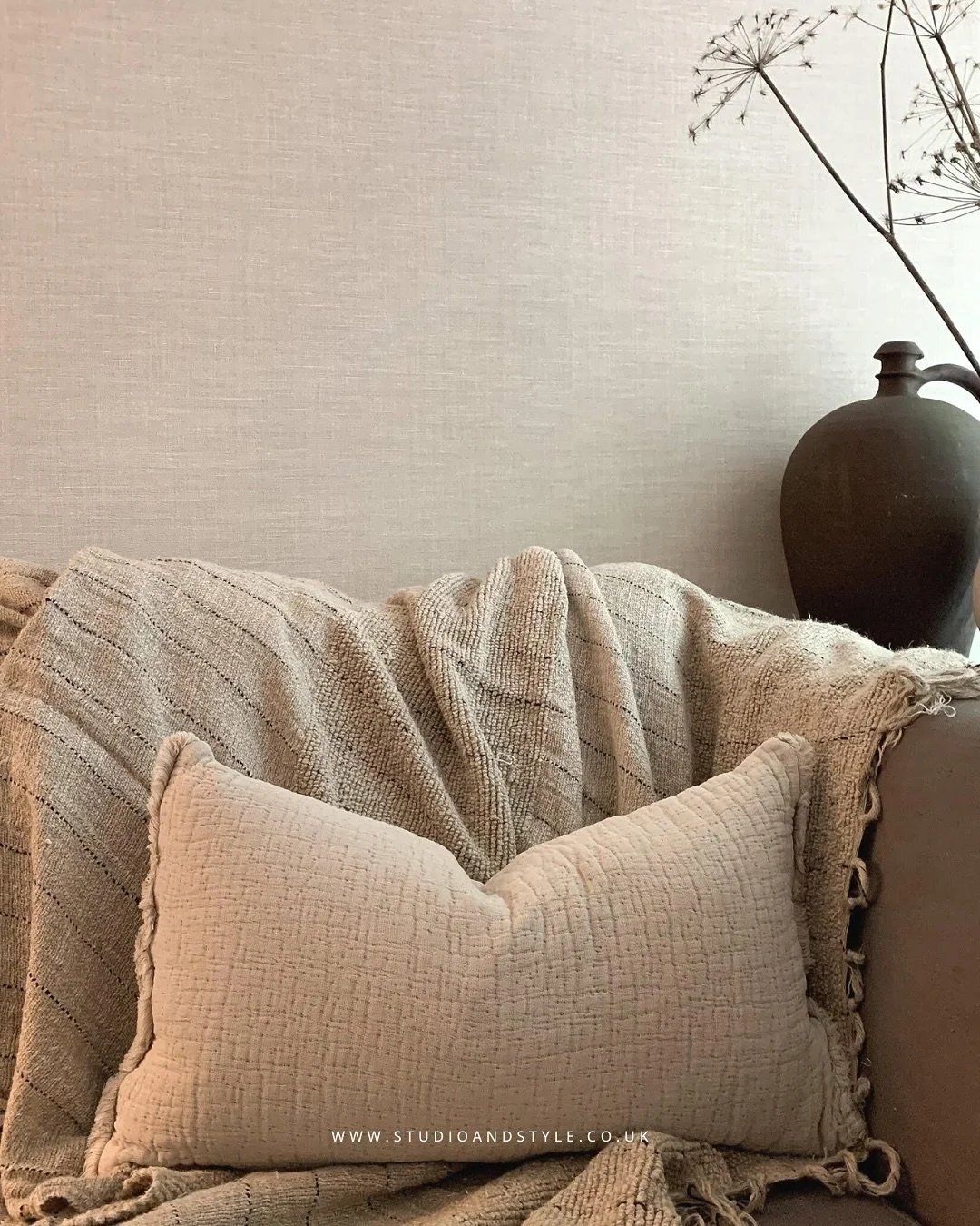 Crafted from a natural blend of linen and cotton, the Slubby throw features a beautifully subtle texture with delicate charcoal stitching - perfectly understated, endlessly versatile.

Heavyweight yet breathable, it&rsquo;s the ideal layering piece f