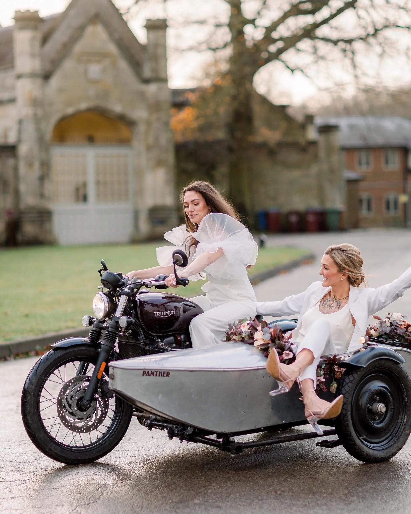 It&rsquo;s been a busy start to the year! We know some news hasn&rsquo;t been, ahem, great - but you know what, we are so hopeful for the future 🤍

Doesn&rsquo;t this photo from @the_unbridled__ workshop with @rebeccamarieweddings absolutely radiate