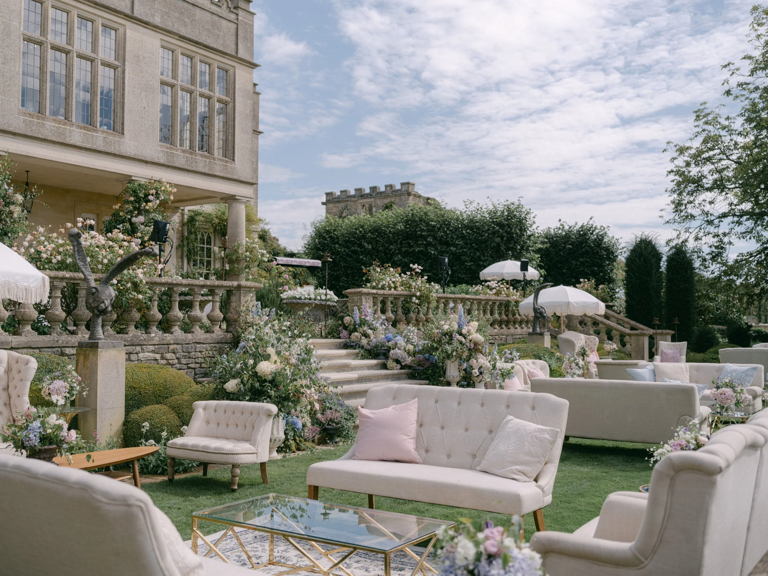 Event Furniture Hire in the Cotswolds – A Guide for Planners and Venues