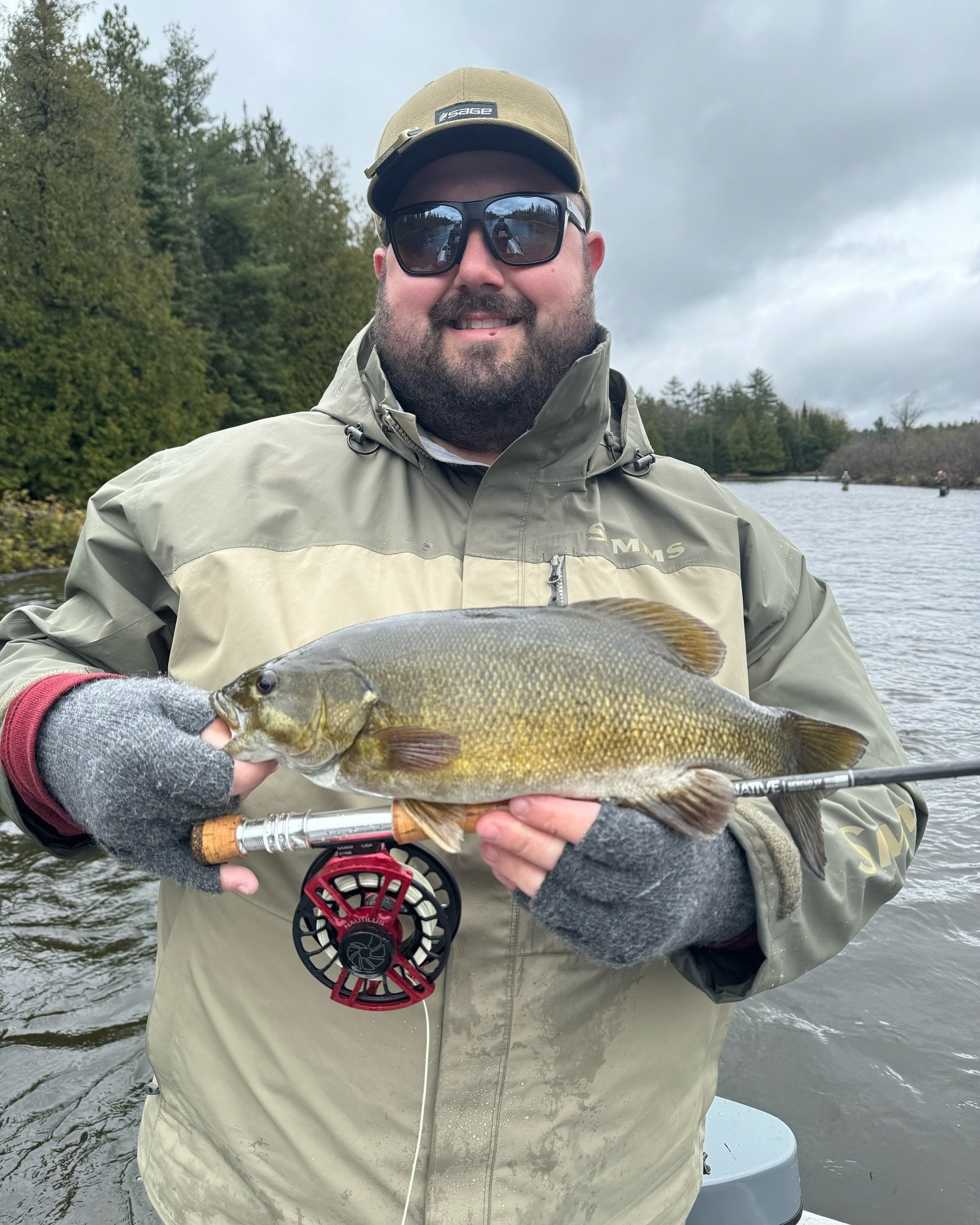 Putting the Berend XF 8 weight to work on small mouth never disappoints. 
www.nativerodco.com
.
.
.
#nativerodco #makeeverycastcount #flyfishmichigan #michiganflyfishing #smallmouthonthefly #bassonthefly #flyfishing #flyfishingforbass #getoutside #mo