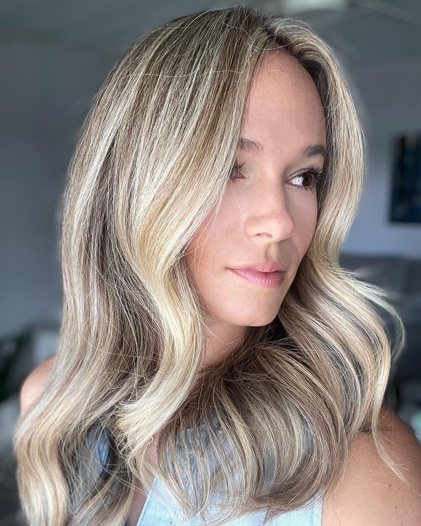 Soft dimensional blonde lifted with @schwarzkopfusa Blondeme and @olaplex. No toners needed! Cut and color by Kimmi