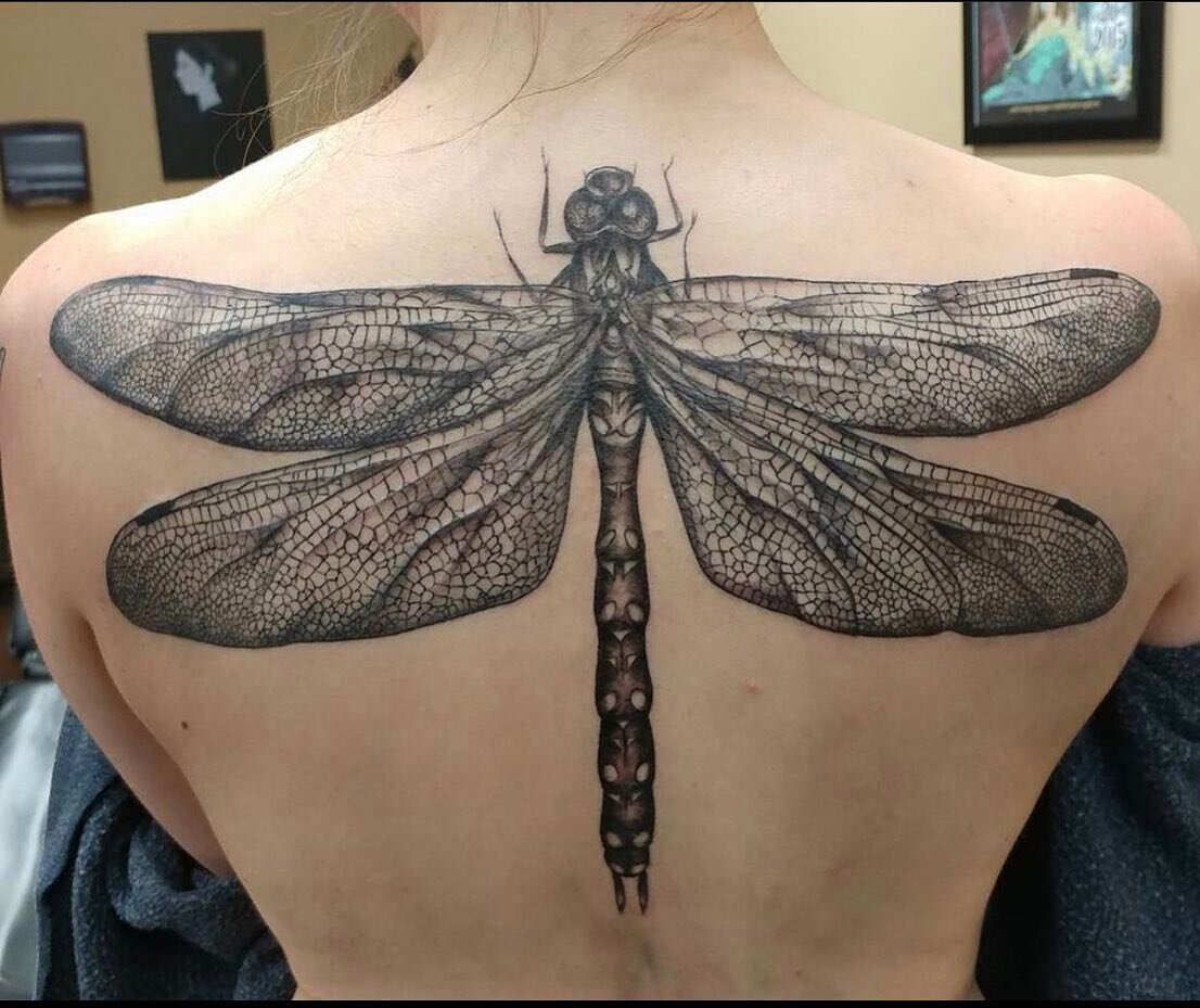 Amazing dragonfly by @automaticaaron !
.
.
.
@hustlebutterdeluxe 
@truetubes 
@cheyenne_tattooequipment 
@tatsoul 
@hivecaps 
.
.
.
.
#bugs #insects #insecttattoo #insectsofinstagram #dragonfly #dragonflytattoo #dragonflies #blackworktattoo #blackand