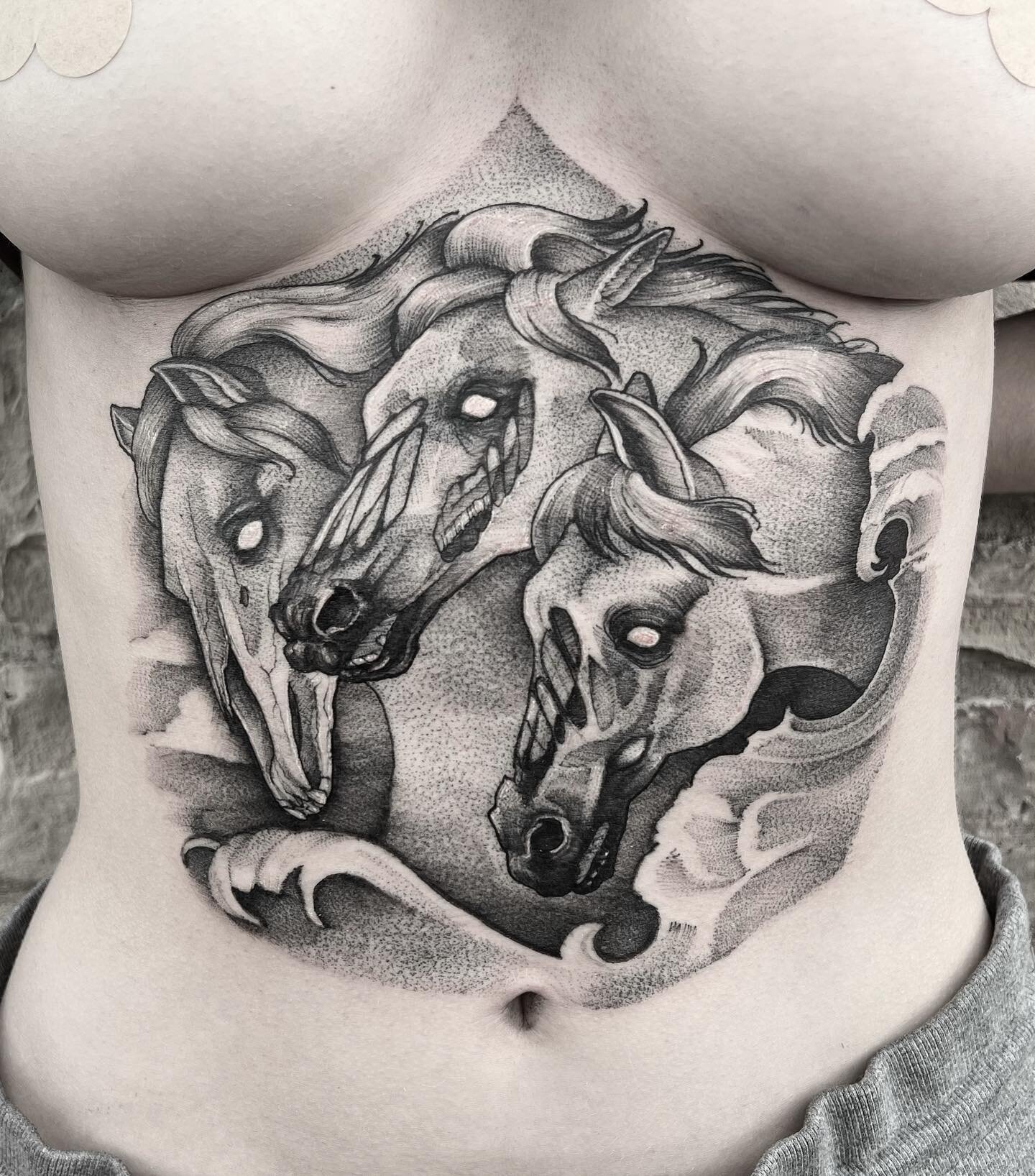 Pharaoh&rsquo;s Horses from back in June ✨ Swipe for the video!
✖️ Done at @sharktooth_tattoo ✖️
.
.
.
.
@industryinks
@hivecaps 
@empireinks 
@goodguysupply 
.
.
.
.
.
.
.
.
.
.
.
.
.
.
#tattoo #tattoos #tattooartist #tattooed #tattooist #blackworke