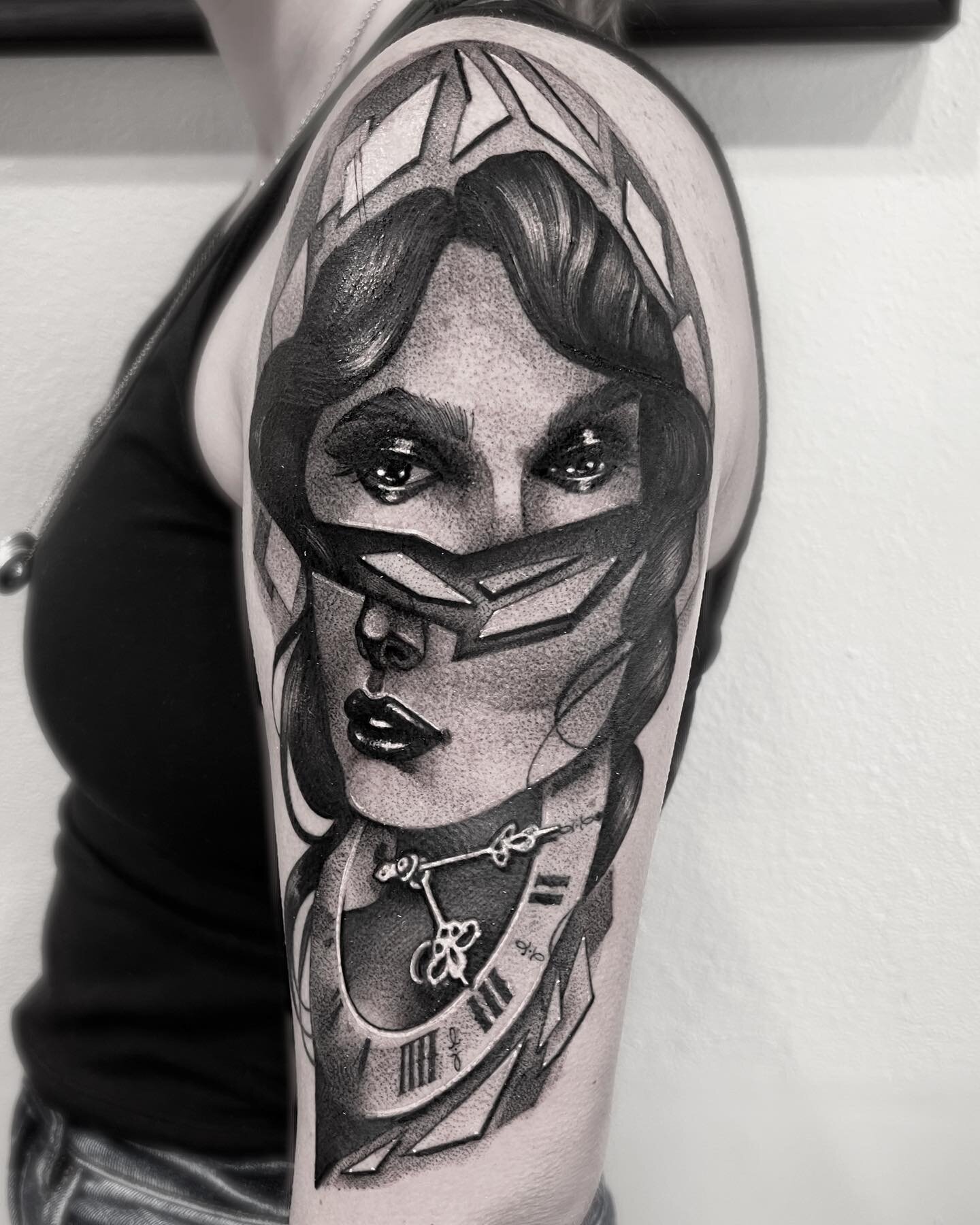 Fun lady face concept for Kenna!Thanks for the freedom 🖤 Completed in 2 sessions.
✖️ Done at @sharktooth_tattoo ✖️
.
.
.
.
@goodguysupply
@industryinks
@hivecaps 
.
.
.
.
.
.
.
.
.
.
.
.
.
#tattoo #tattoos #tattooartist #tattooed #blackworkers #blac