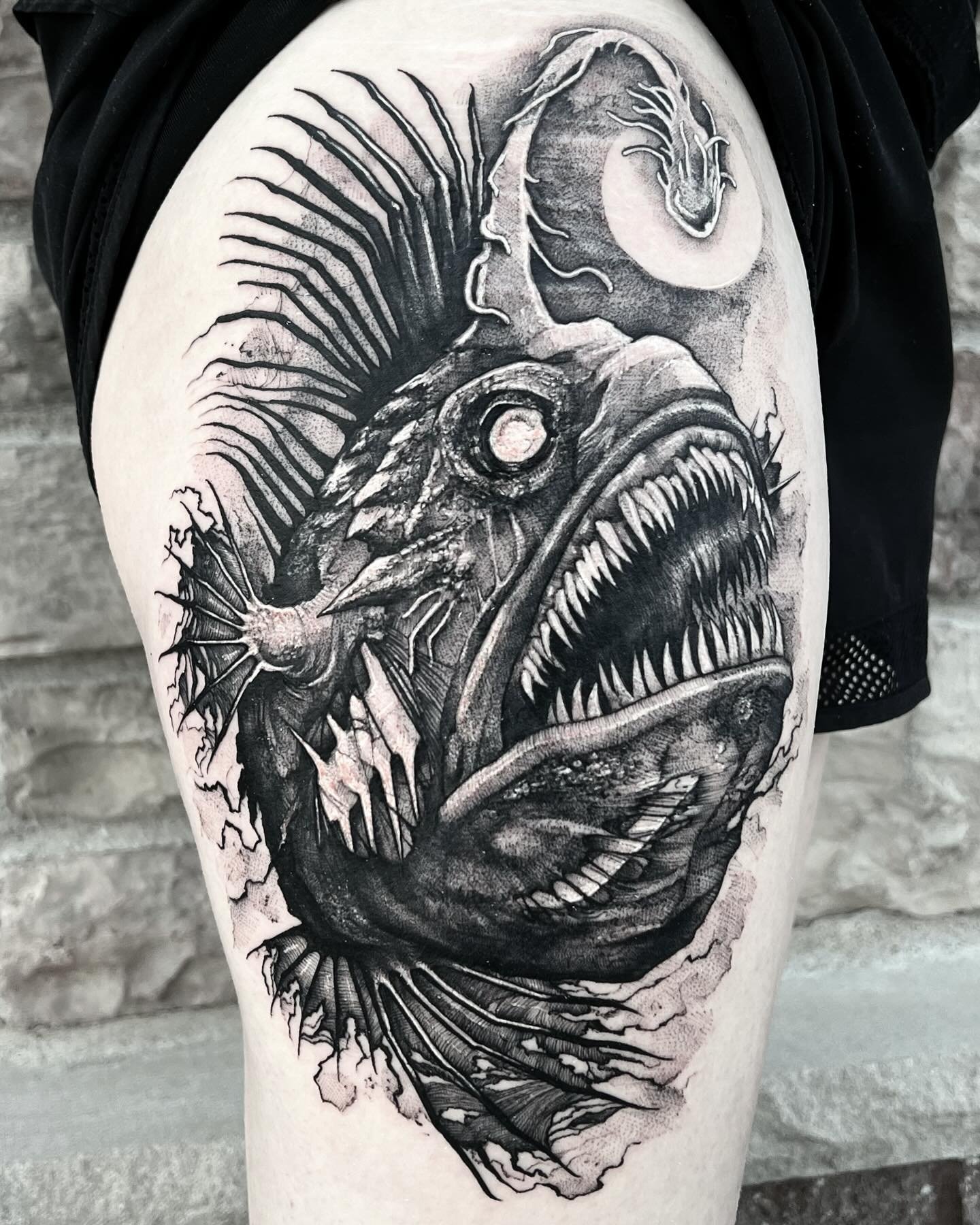 Dark anglerfish 💀🖤 I&rsquo;d love to do more decaying pieces like this! 
✖️ Done at @sharktooth_tattoo ✖️
✖️ @twincitiestattoofestival ✖️
.
.
.
.
@goodguysupply
@hivecaps 
@pantheraink 
.
.
.
.
.
.
.
.
.
.
.
.
#tattoo #tattoos #mntattooers #mntatto