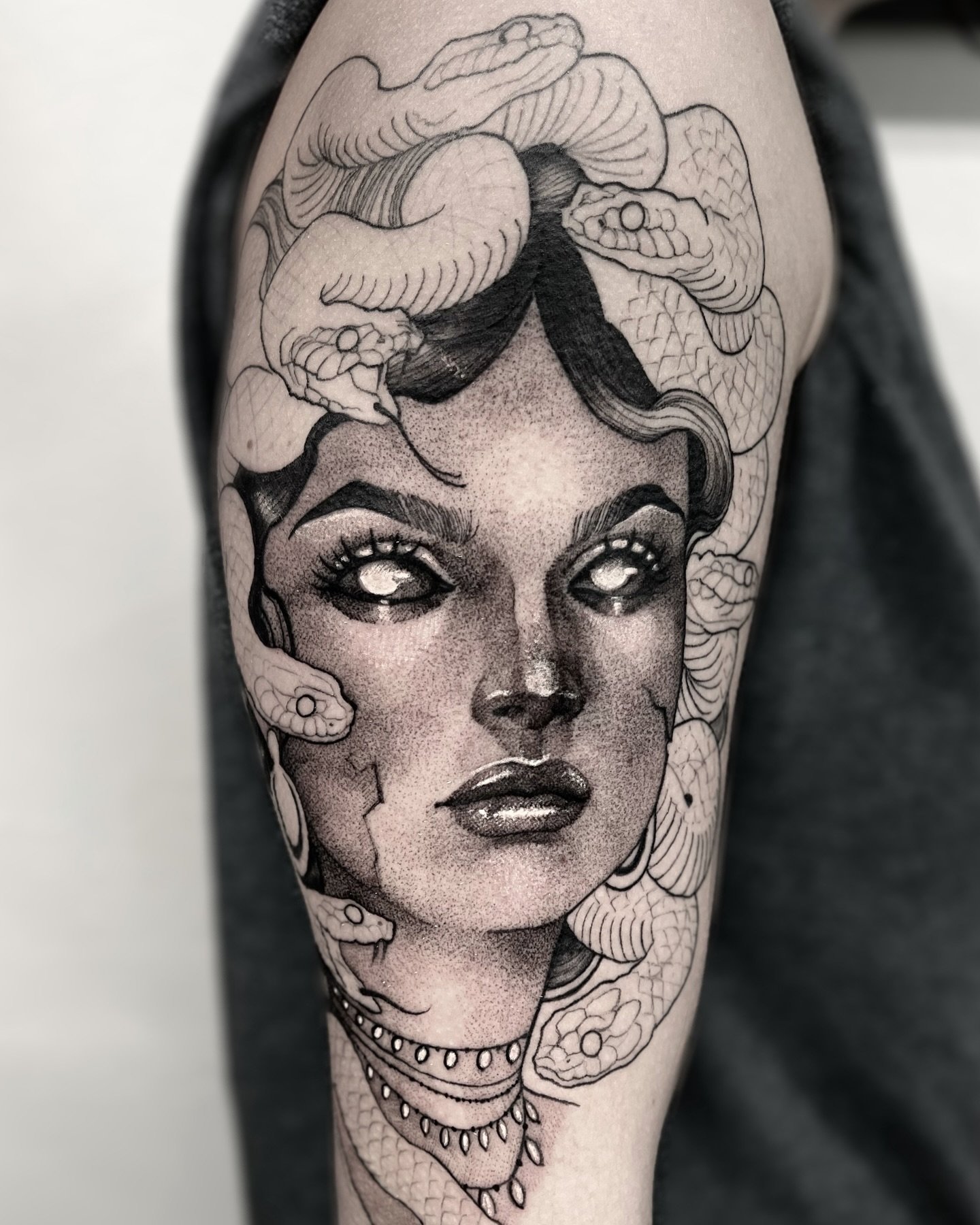Second session on Medusa themed sleeve! I can&rsquo;t wait to work on this piece again 🖤
❗️MORE LADY FACES PLEASE❗️Tattoo request form is linked on my profile ✨
✖️ Done at @sharktooth_tattoo ✖️
.
.
.
@pantheraink 
@goodguysupply
@hivecaps 
.
.
.
.
.