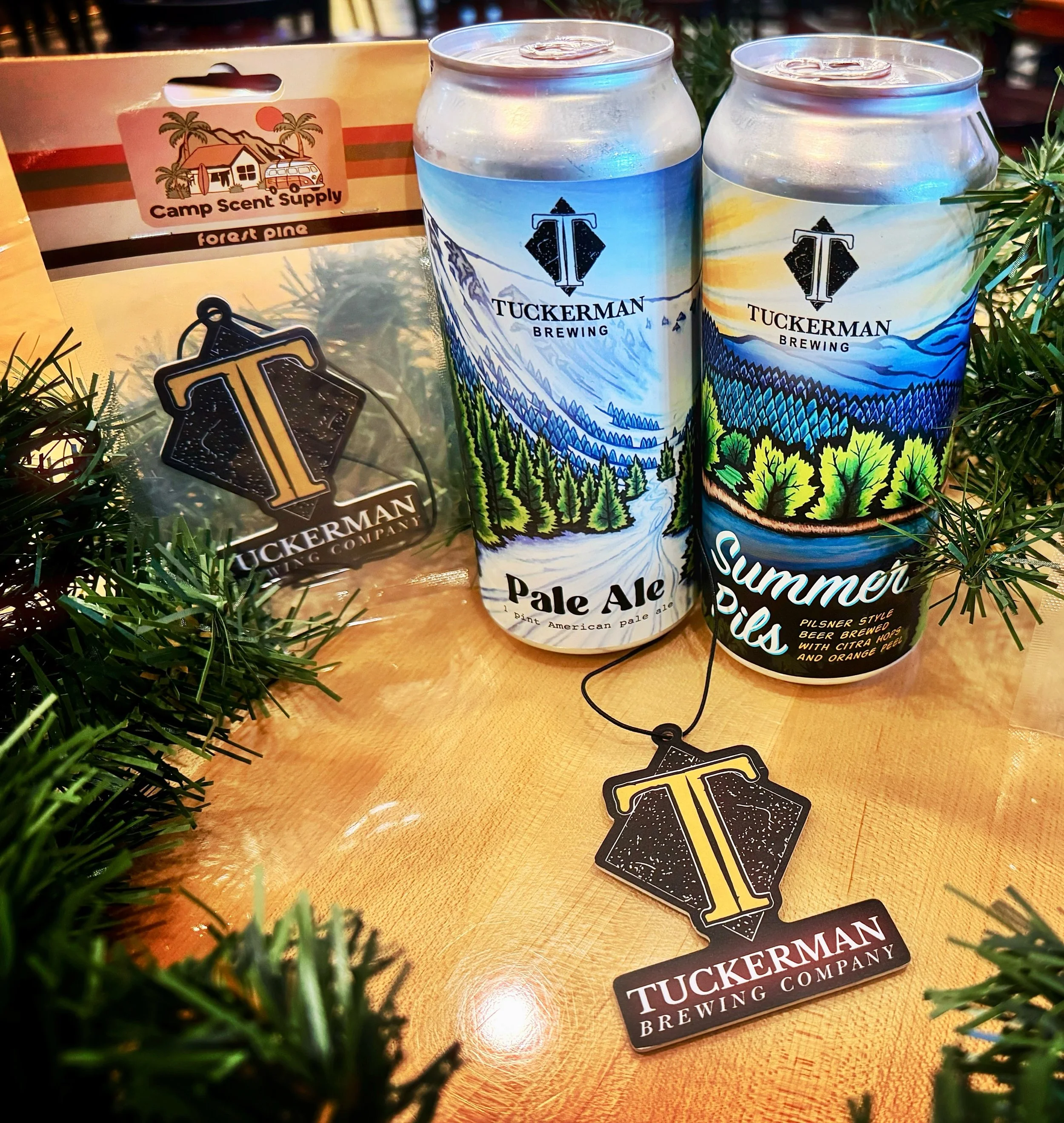 Fresh batch of custom fresheners dropped for @tuckermanbrewing 🍻
New addition to the merch lineup featuring their logo and a fresh forest pine scent 🌲