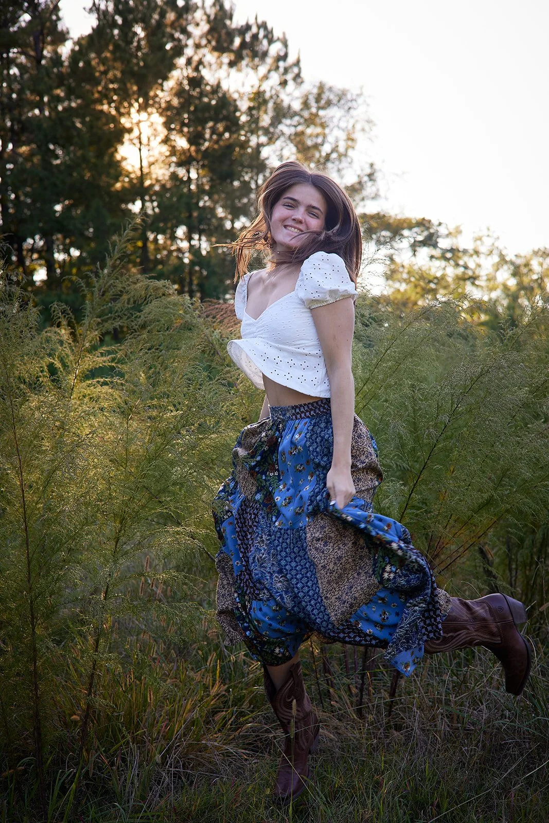 senior photo in field.jpg