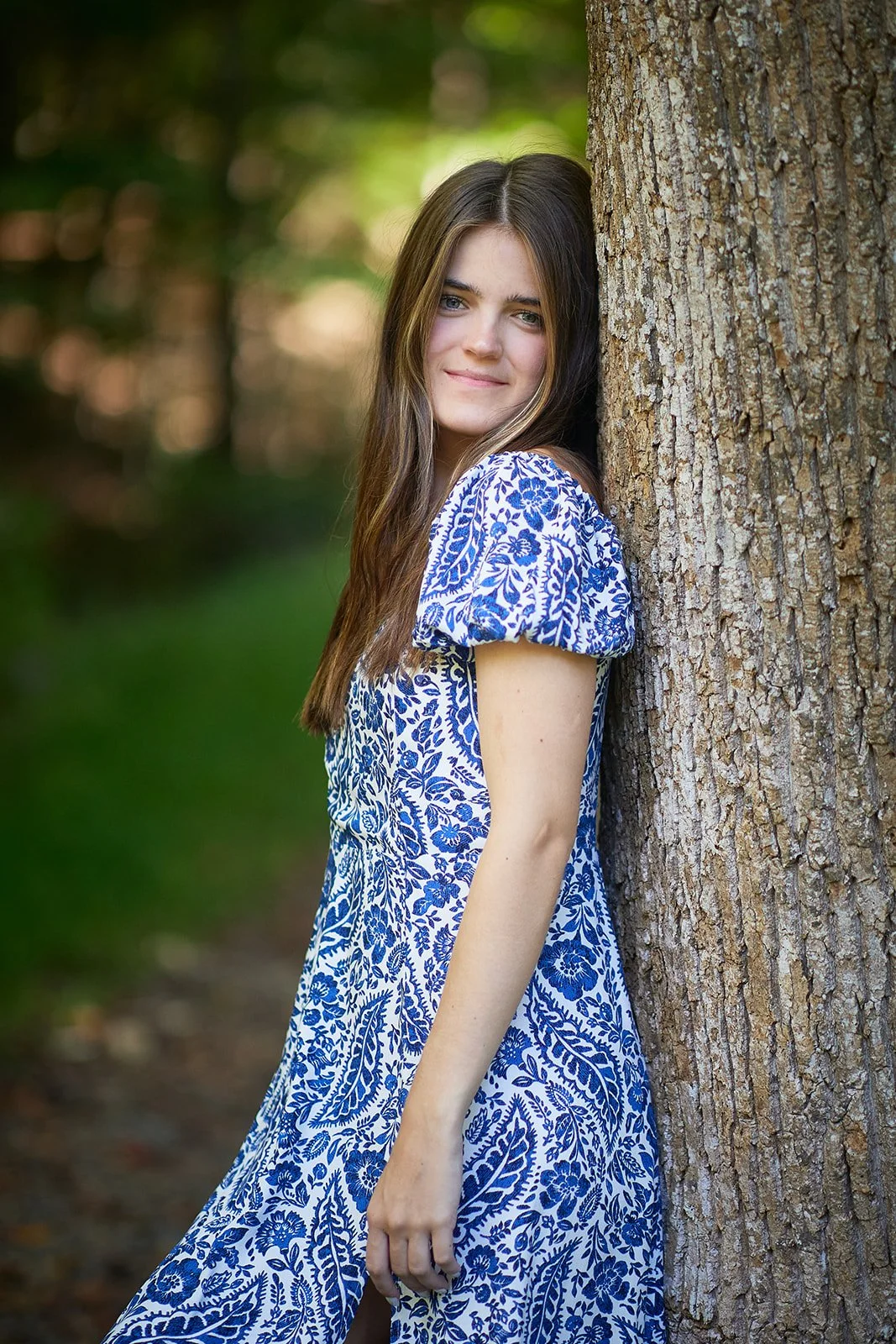 senior photo next to tree.jpg