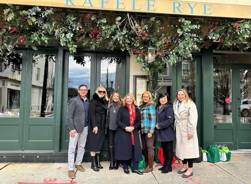 Had a wonderful day exploring New York with Vanessa and Marilyn! We went up to Rye to meet a network of agents in Rye in Westchester and Greenwich, Connecticut. Had lunch at a nice Italian restaurant and we exchanged information about our markets. Ex