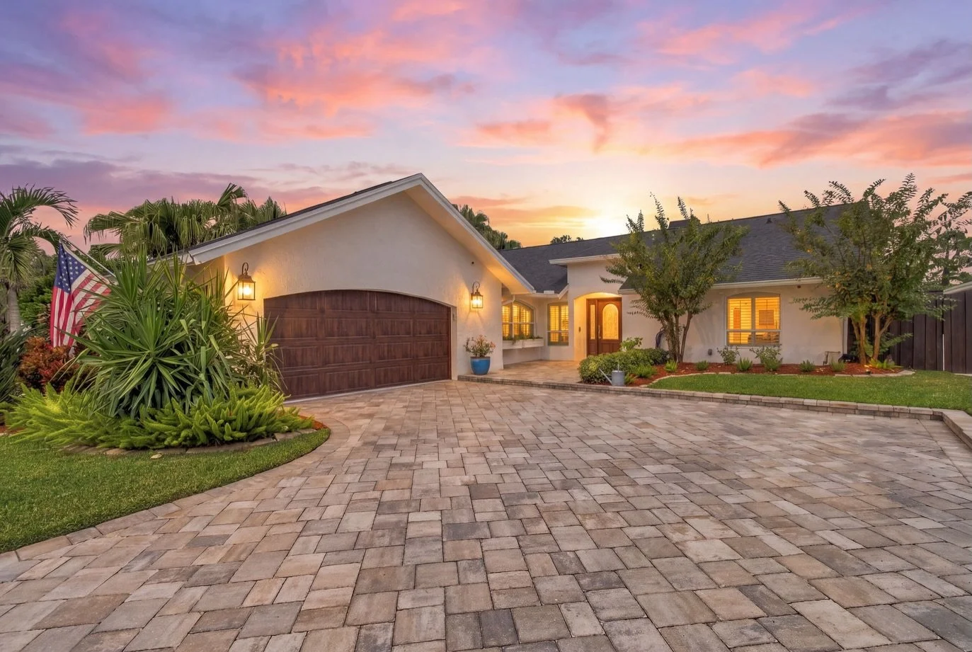 #JustListed 13603 Clubside Drive, Tampa, FL 33624 I $875,000

#OpenHouseWeekend 
Saturday 12-3pm
Sunday 11am -1pm

Water-view pool home in Carrollwood Village with a saltwater pool and spa, an open four-bedroom, two-bath layout, and extensive 2023&nd