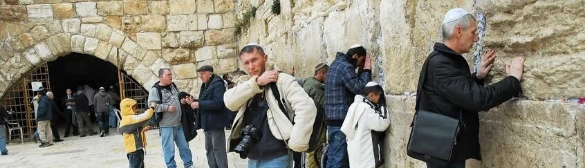 Jewed+In+Jewed+Out+People+at+Kosel+19465158_s.jpg