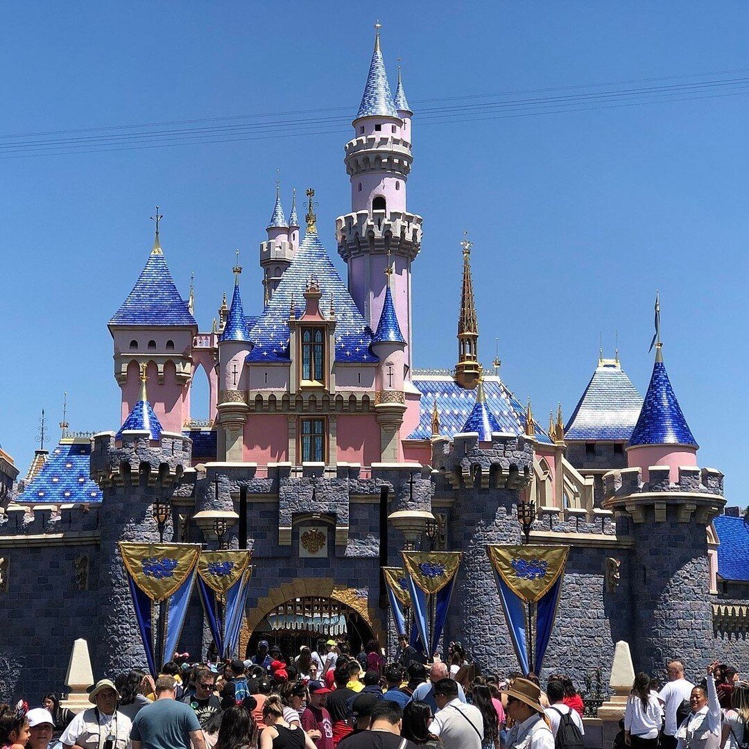 ON THIS DAY
On July 17, 1955, Disneyland officially opened after being dedicated by Walt Disney himself in Anaheim, California. #OTD