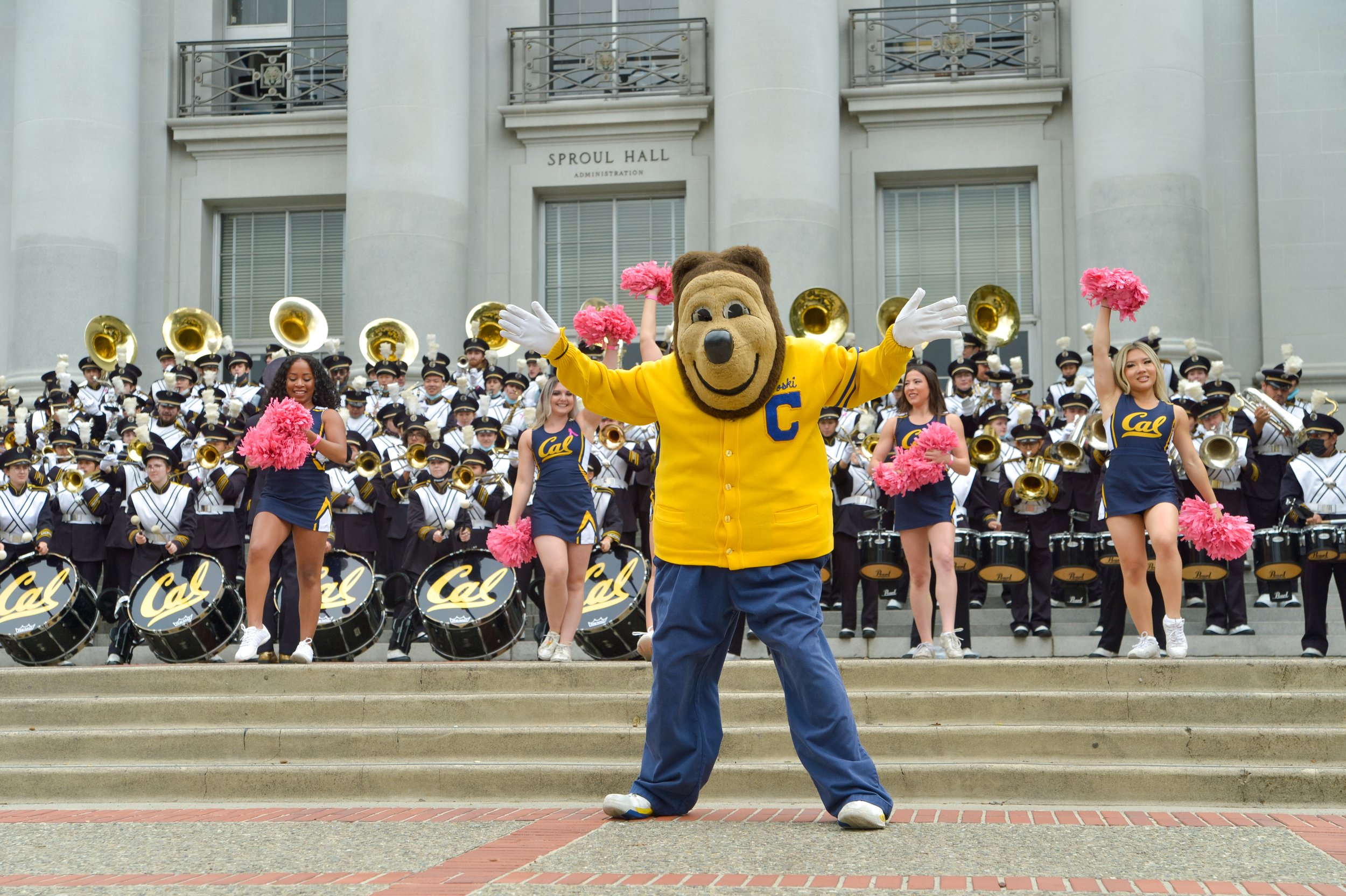 Oski During a Pregame Rally. Credit Andrew Madsen