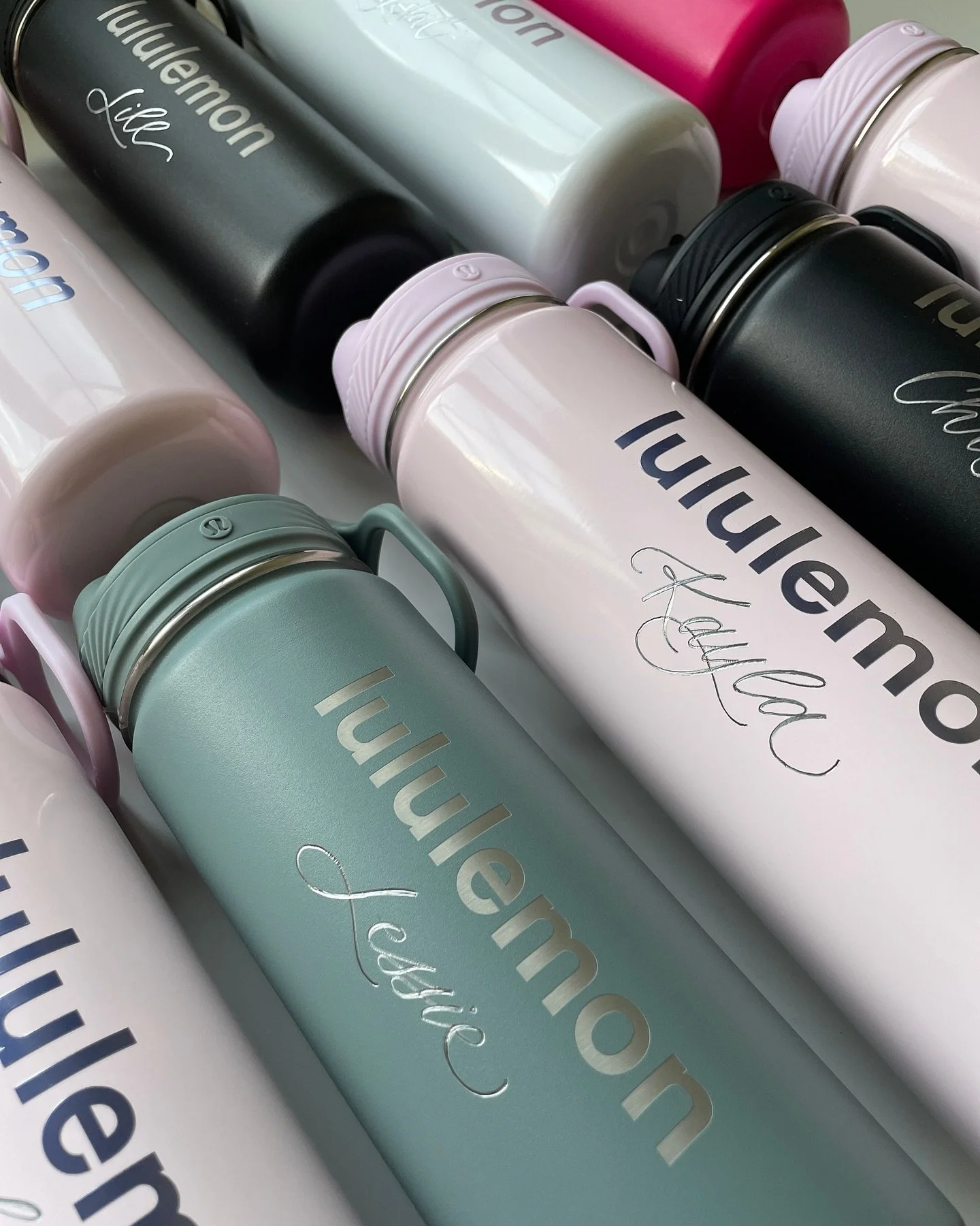 I&rsquo;ll be in store this Saturday @lululemon Avalon Mall, engraving water bottles from 12-3! Come say hi 🫶🏻

#calligraphyengraving #metalengraving #engravingevent #moderncalligraphy