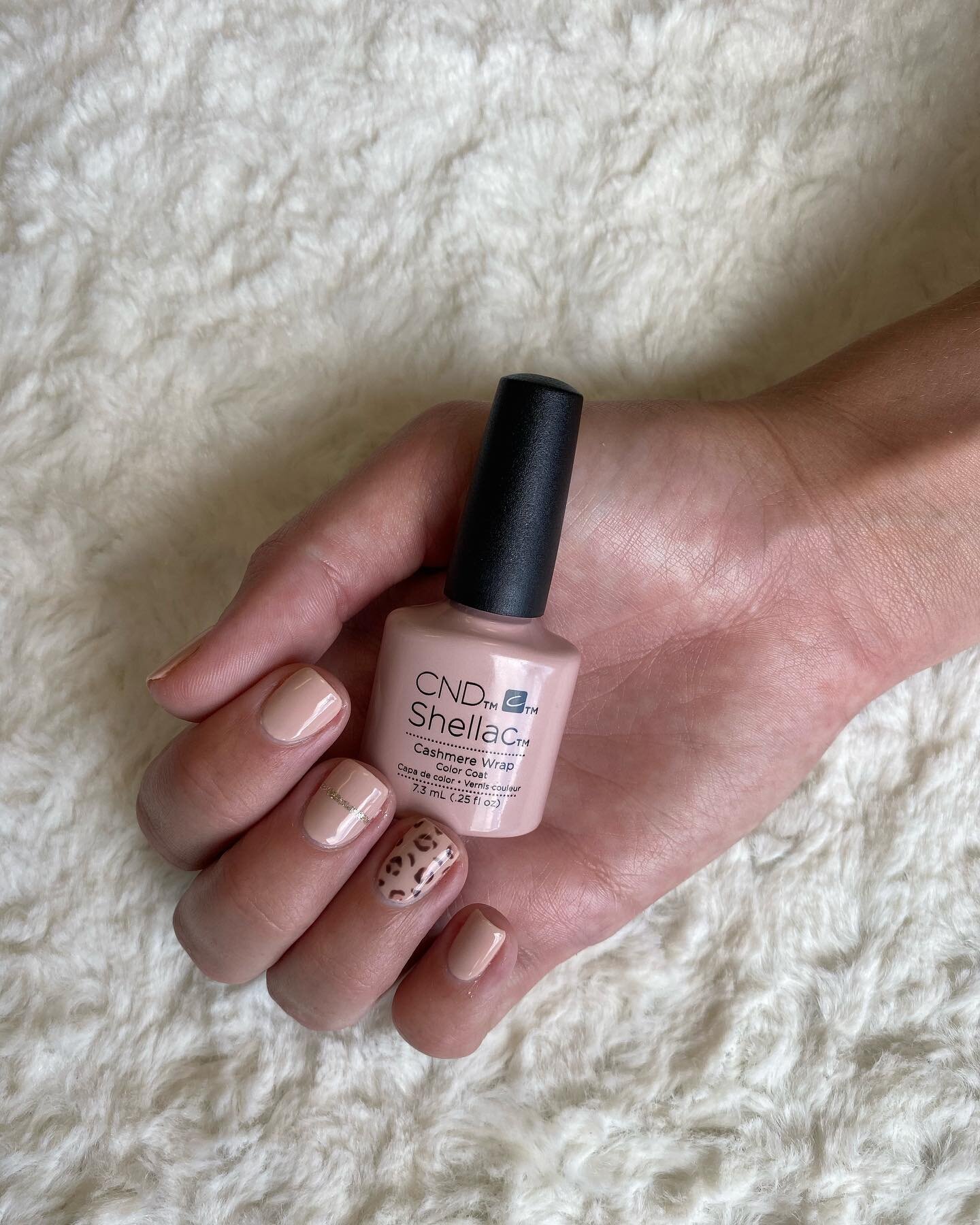 Cashmere Wrap
.
.
.
#oceandayspawindsor#shellacnails#mani#shellacpolish#manicure#CND#neutralcolors#naturalnails
#nailsdesign#nailart#nailsonfleek