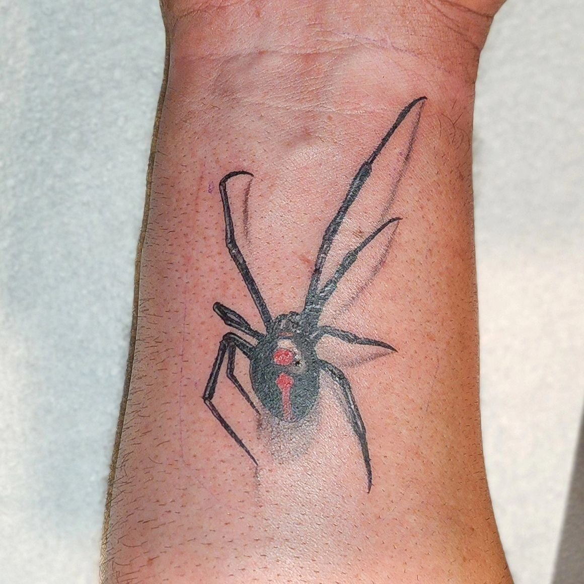 Redback spider done for Dom @inkwizardstattoo 

#spider #redback #redbackspider #tattoo #spidertattoo