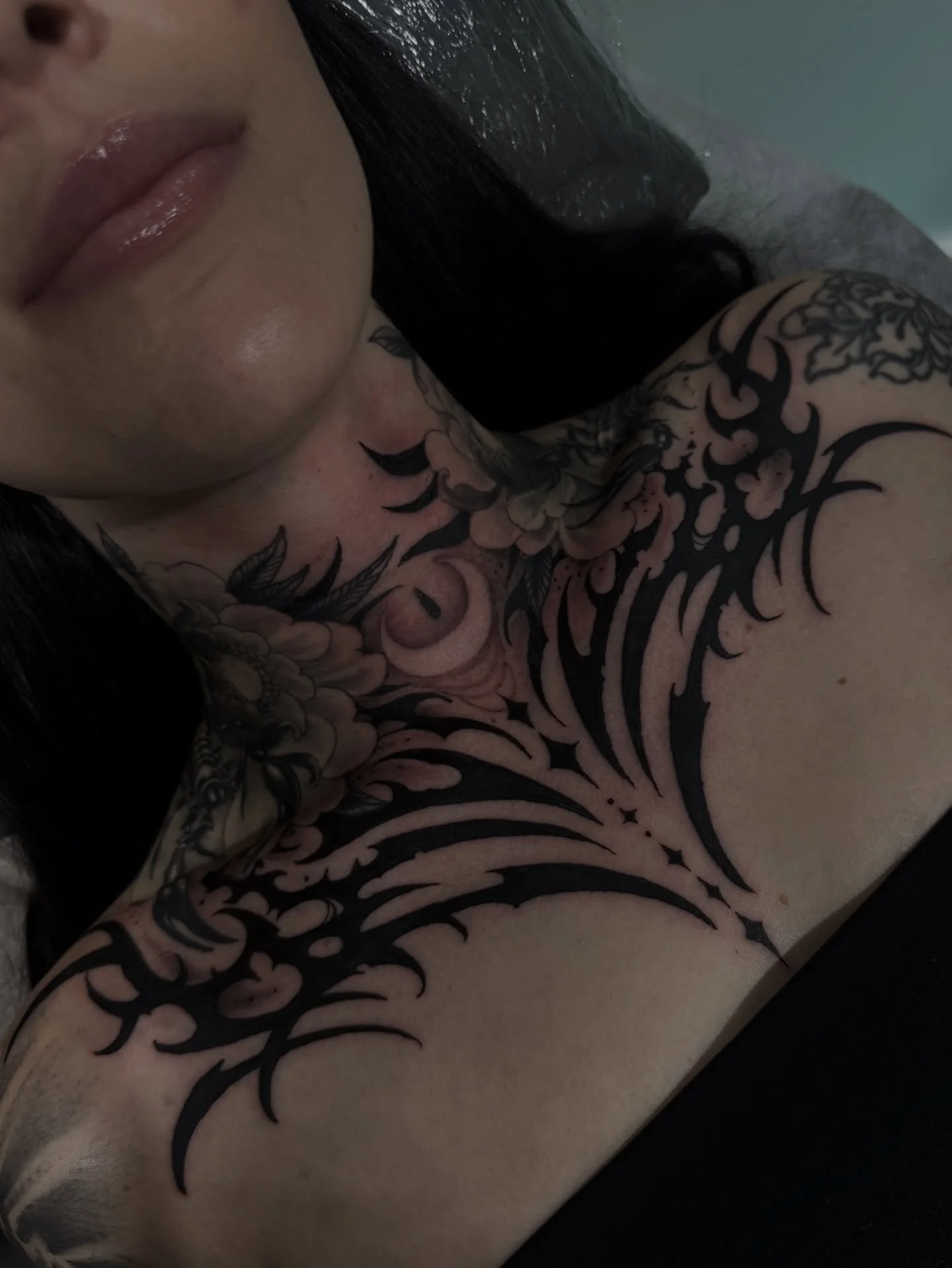 Cheers Claire!
Both sides of her neck in 1 sitting, and her chest addition todayπͺπ» 
@inkwizardstattoo
