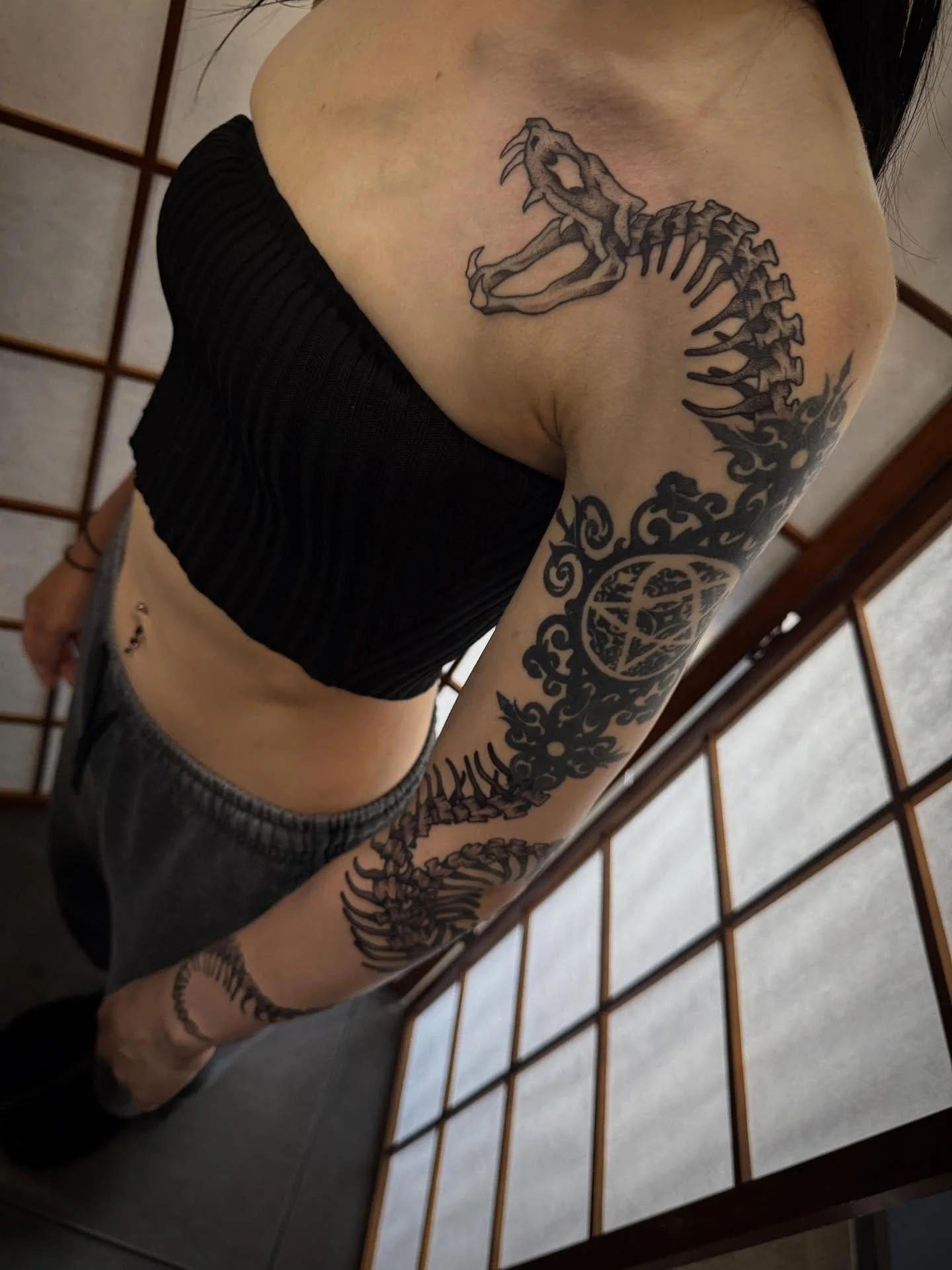 Big snake skeleton for Mina ft. 2 year old HIM tattoo 🖤
