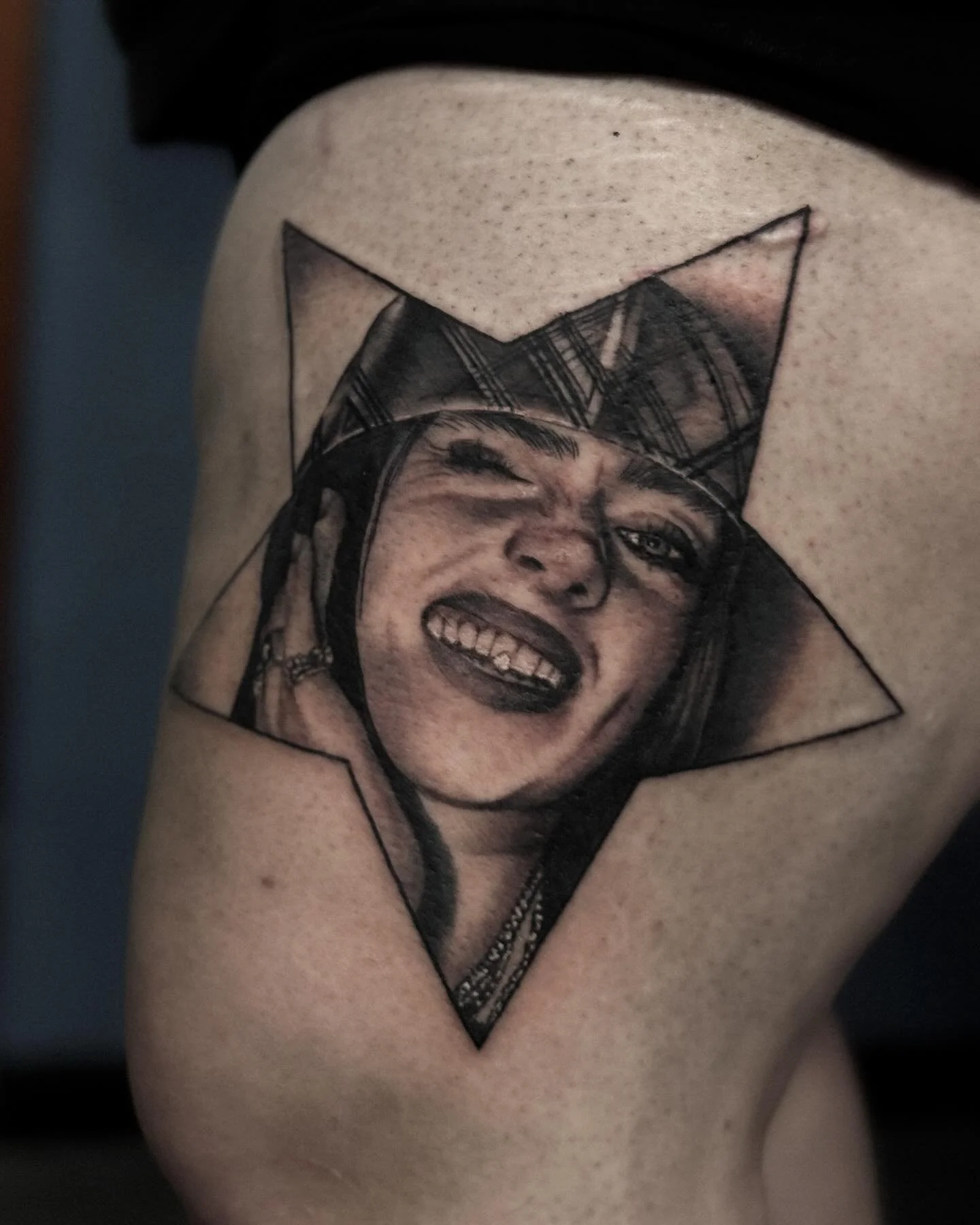 Billie Eilish portrait for Shania!! @billieeilish 
I am so keen to do some more celebrity portraits- discounted rates of course!!

DM to book/enquire.
@inkwizardstattoo 

#billieeilish #billie #femaletattooartist