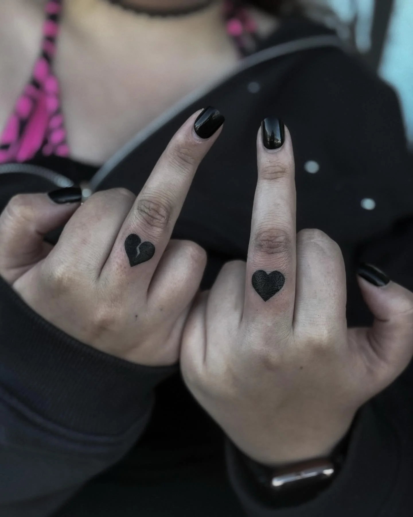 Matching Yungblud finger tattoos 💔❤️

DM to book/enquire! 
@inkwizardstattoo 

#yungblud #fingertattoos #matchingtattoos #femaletattooartist #adelaide 
(Tattoo on Yungblud not done by me lol)